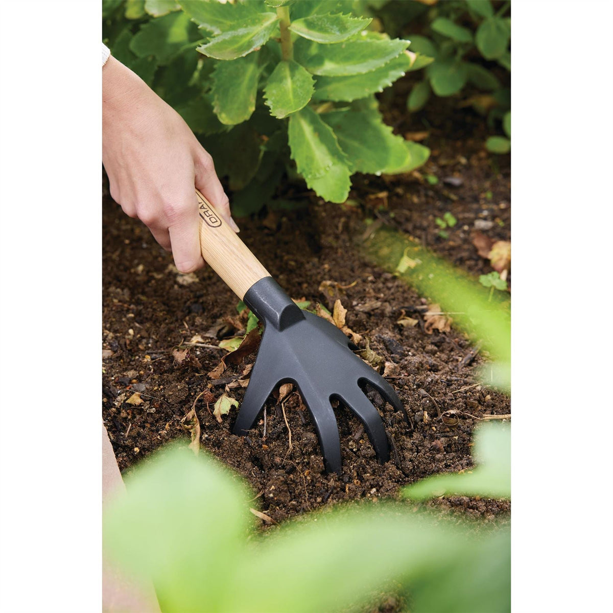 Draper 6-Tine Hand Cultivator 30957 White Rose Tools