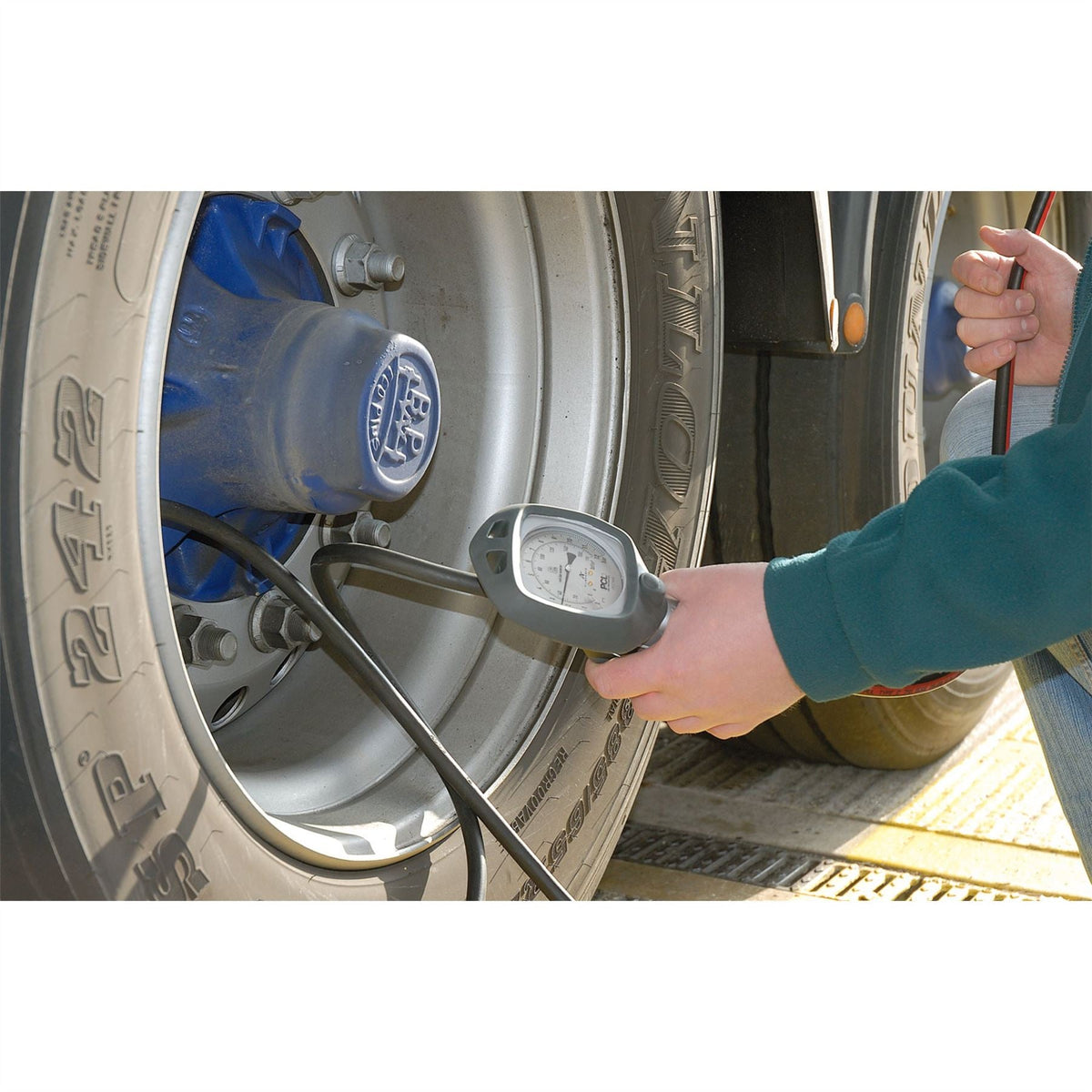 Draper Expert PCL Airforce Analogue Tyre Inflator 42599 White Rose Tools