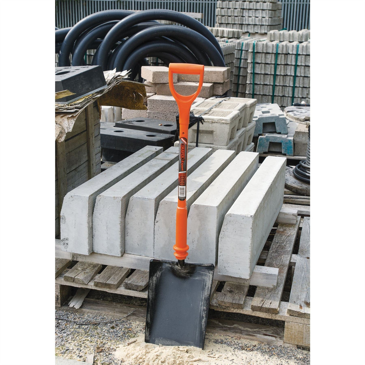 Draper Expert Fully Insulated Contractors Taper Mouth Shovel 75169 White Rose Tools