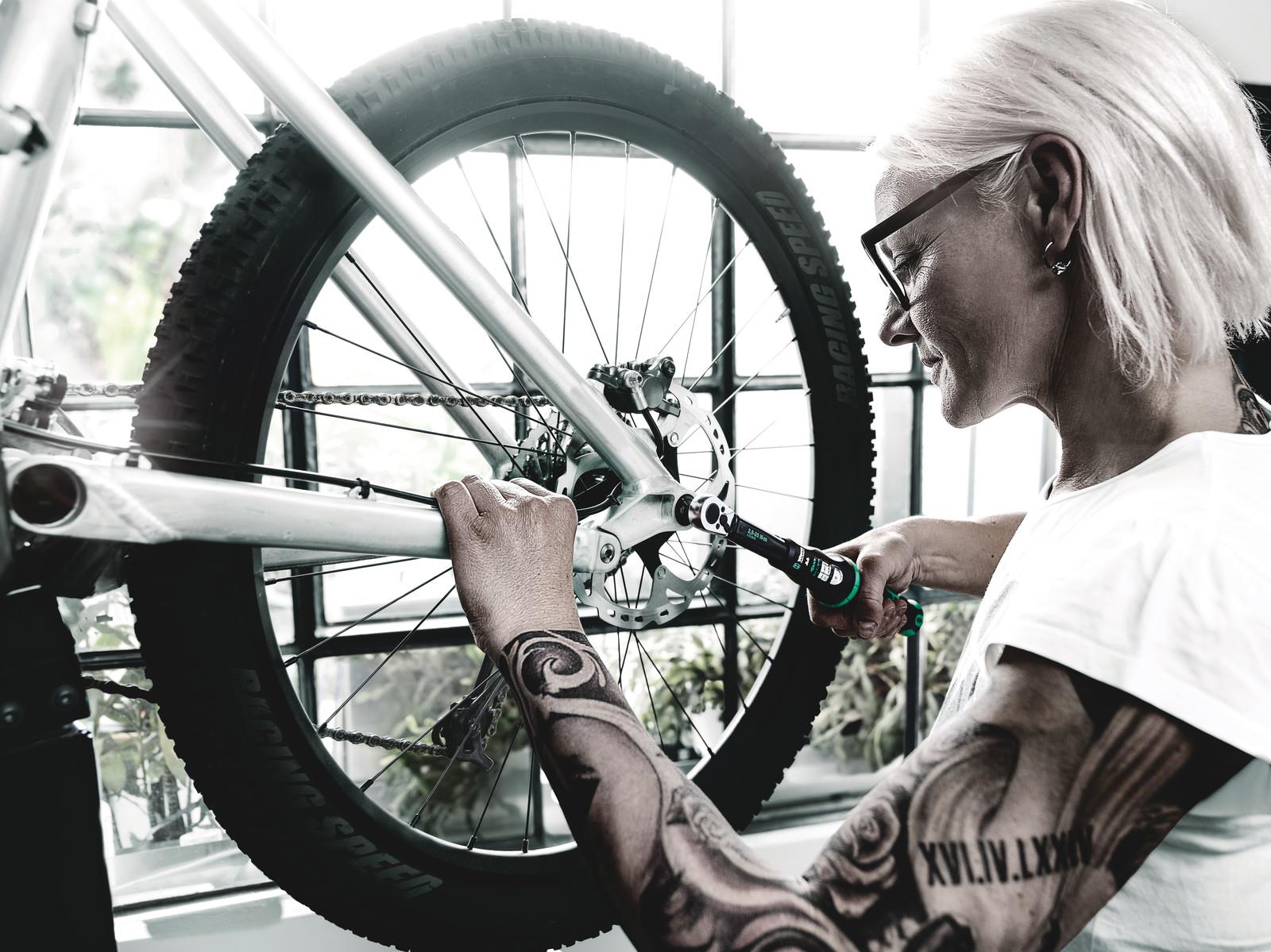 Wera Click Torque Lock Wrench A 6 R/L Reversible Ratchet 2.5-25 Nm 1/4" Hex Reversible Torque Operation