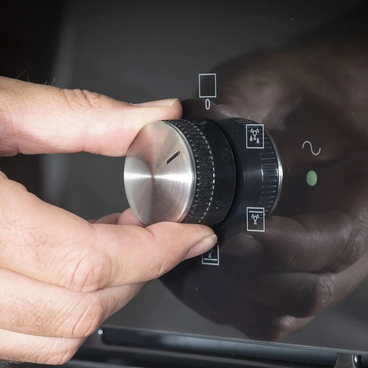 Baridi 60cm Built-In Five Function Fan Assisted Oven, 55L Capacity, Black  White Rose Tools