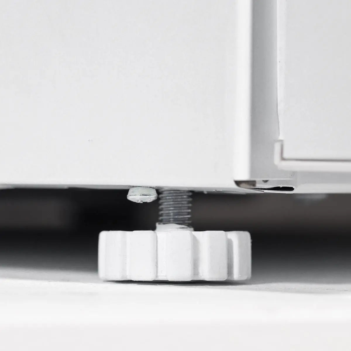 Baridi 70/30 Low Frost Fridge Freezer 157L Capacity - White  White Rose Tools