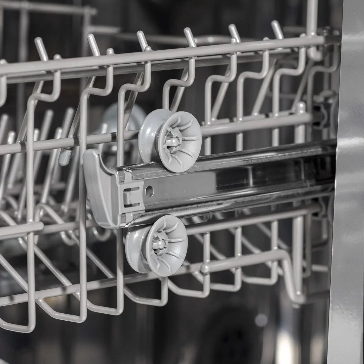 Baridi Slimline Freestanding Dishwasher, 45cm Wide with 10 Place Settings, 8 Programs & 5 Functions, LED Display, Silver  White Rose Tools