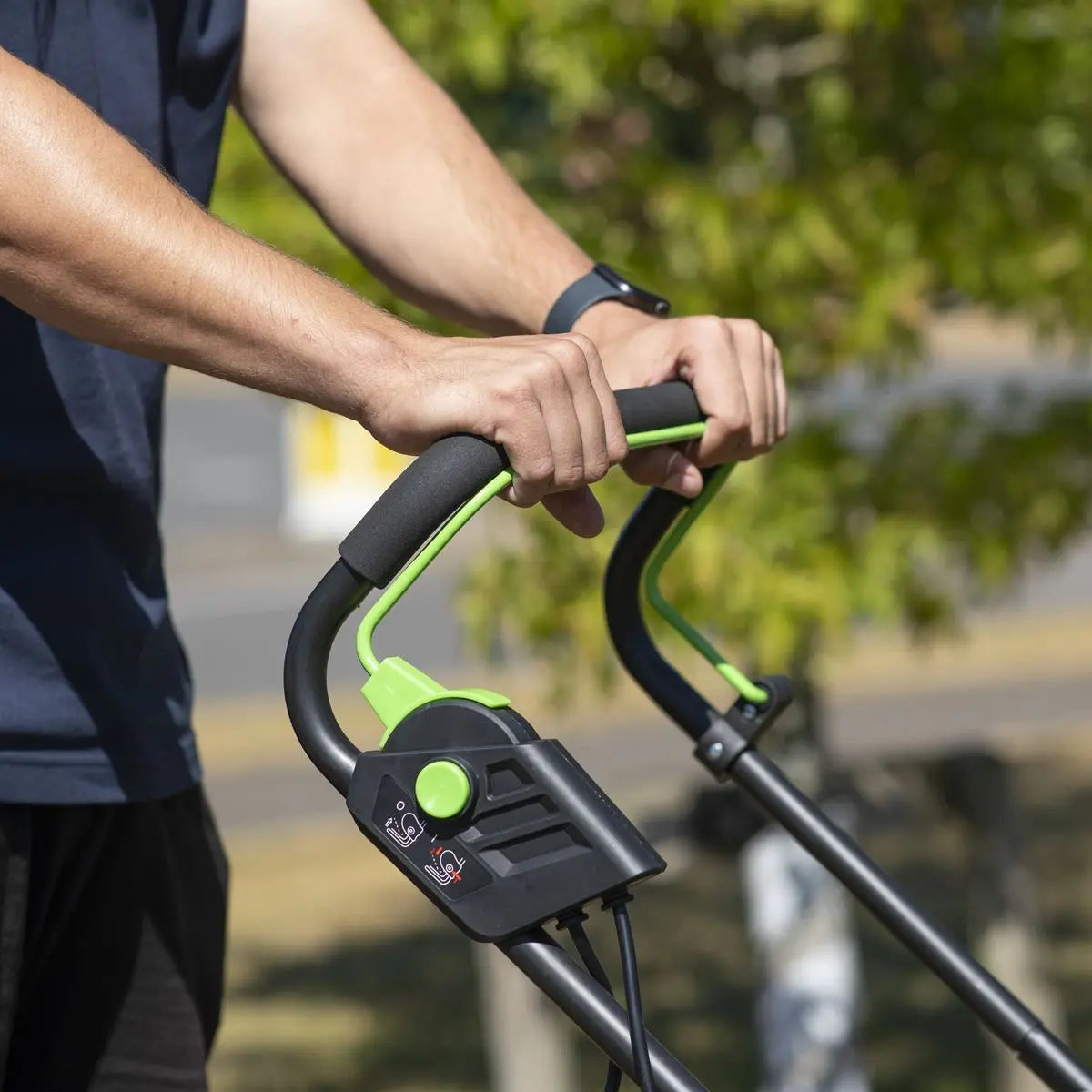 Dellonda 1500W Electric 2-in-1 Scarifier with 5-Heights, 36cm Cutting Diameter, 45L Grass Collection Bag, 10m Mains Cable, Hand Push  White Rose Tools