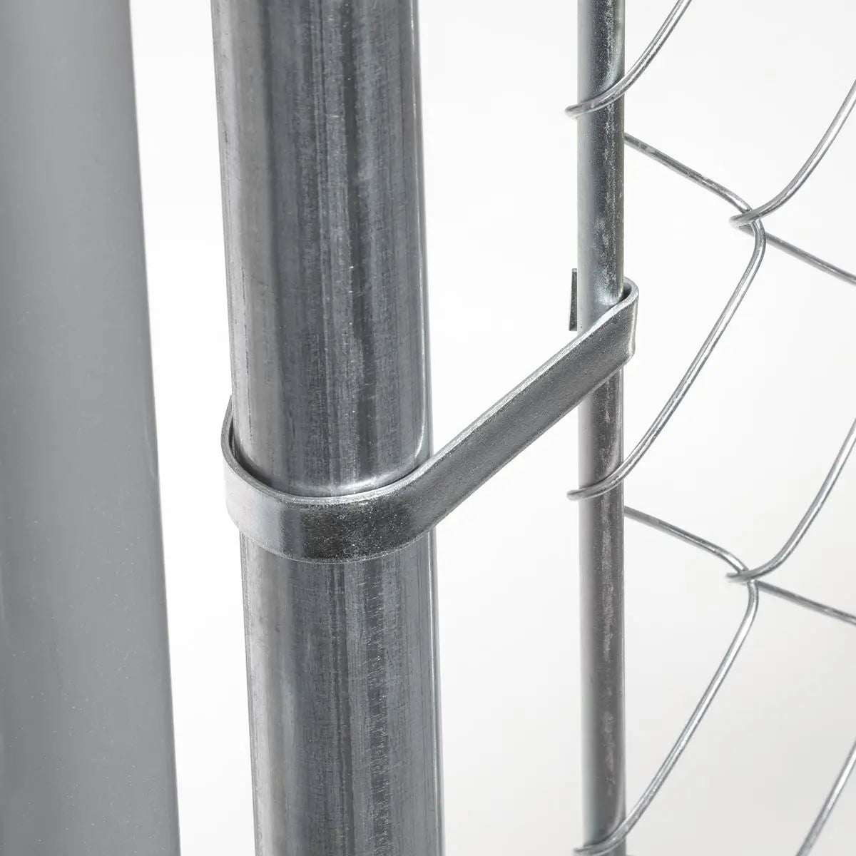 Dellonda 2 x2 x 1.5m Dog Kennel, Galvanised Steel, Roof Cover, Chain Link Fencing  White Rose Tools