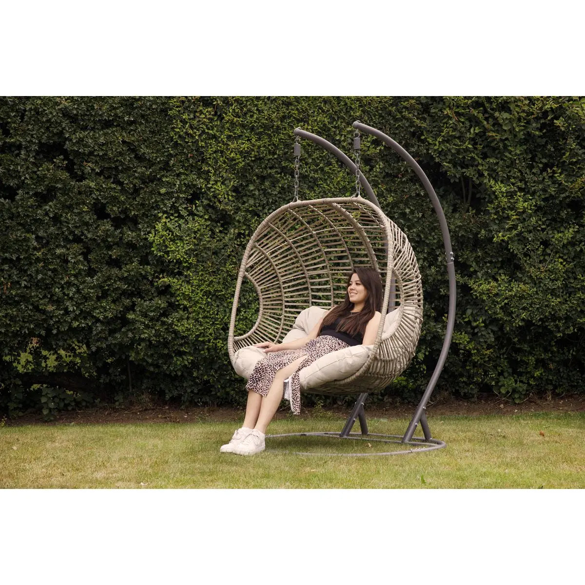 Dellonda Egg Hanging Swing Chair, Wicker Rattan Basket, Steel Frame, Double White Rose Tools