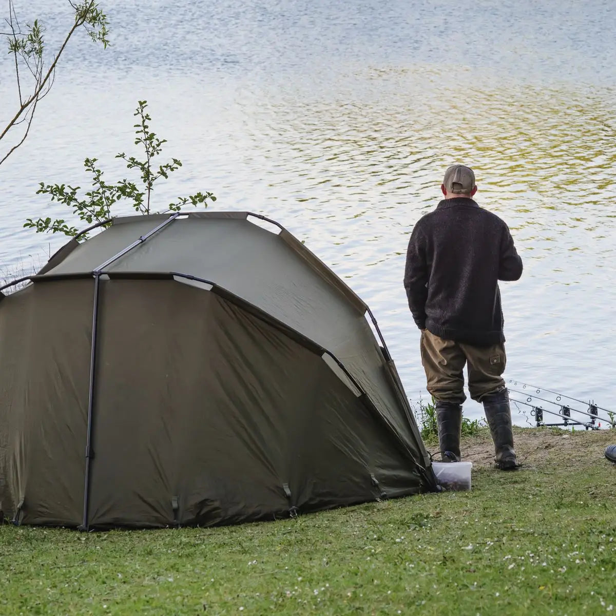 Dellonda Fishing Bivvy Carp Tent Lightweight 2-Man Waterproof & UV Protection Quick Assembly Pre-Threaded Poles with Ground Sheet & Heavy Duty Ground Pegs  White Rose Tools