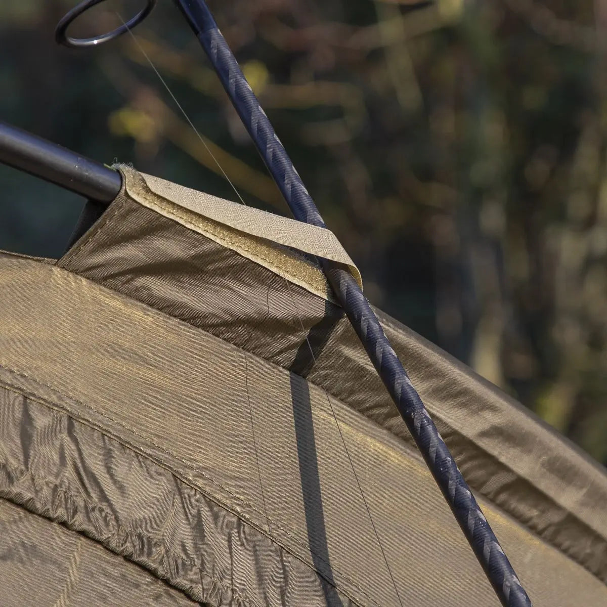 Dellonda Fishing Bivvy Carp Tent Lightweight 2-Man Waterproof & UV Protection Quick Assembly Pre-Threaded Poles with Ground Sheet & Heavy Duty Ground Pegs  White Rose Tools