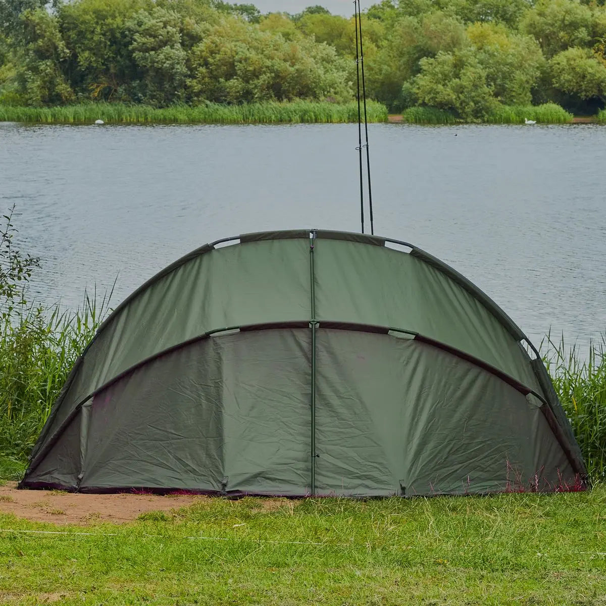 Dellonda Fishing Bivvy Carp Tent Lightweight 2-Man Waterproof & UV Protection Quick Assembly Pre-Threaded Poles with Ground Sheet & Heavy Duty Ground Pegs  White Rose Tools