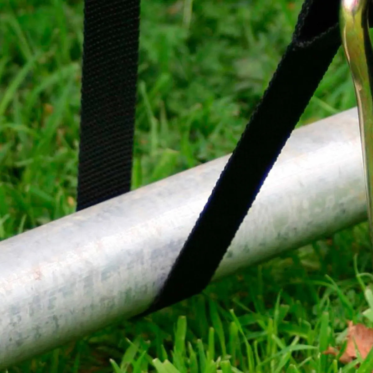 Dellonda Heavy Duty Trampoline Anchor Kit 4pc Ground Pegs Universal Fitting White Rose Tools