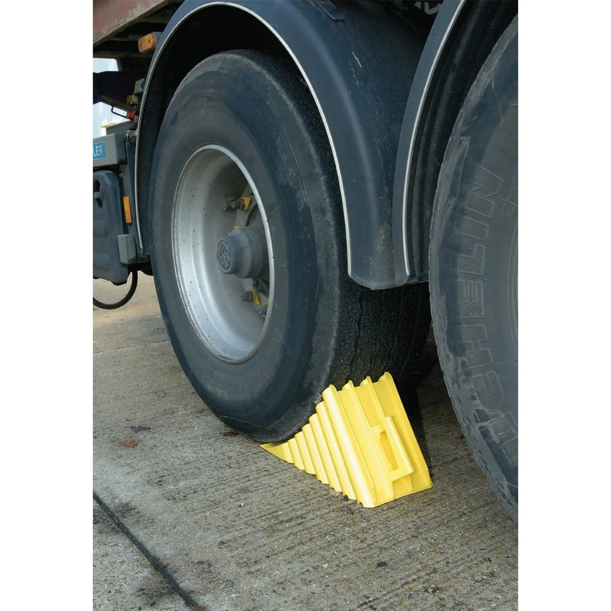 Draper Expert Wheel Chock for Larger Than 920mm Dia. Wheels 12271 White Rose Tools