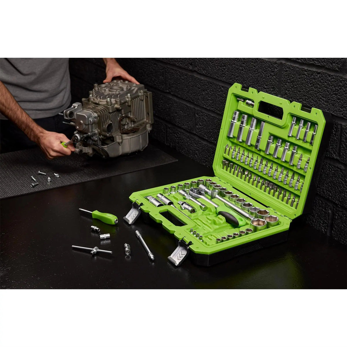 Draper HI-TORQ® Metric Socket Set 1/4” and 1/2” Sq. Dr. (100 Piece) 55318 White Rose Tools
