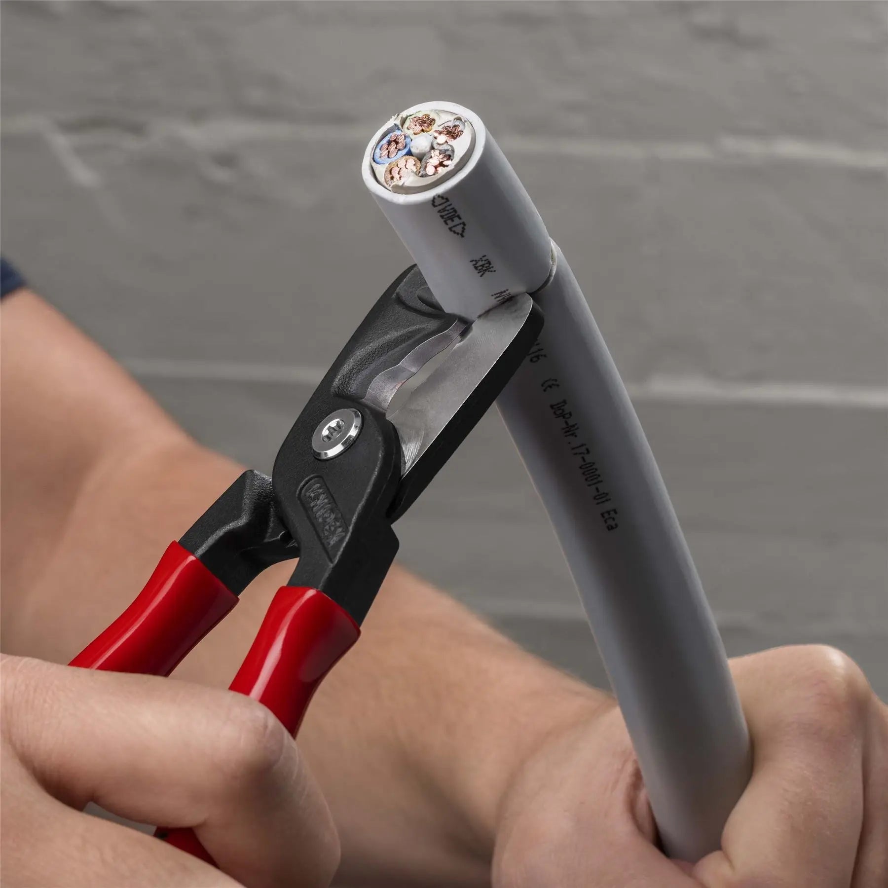 KNIPEX StepCut XL Cable Shears Cutting Pliers 225mm Plastic Coated Handles 95 11 225 White Rose Tools