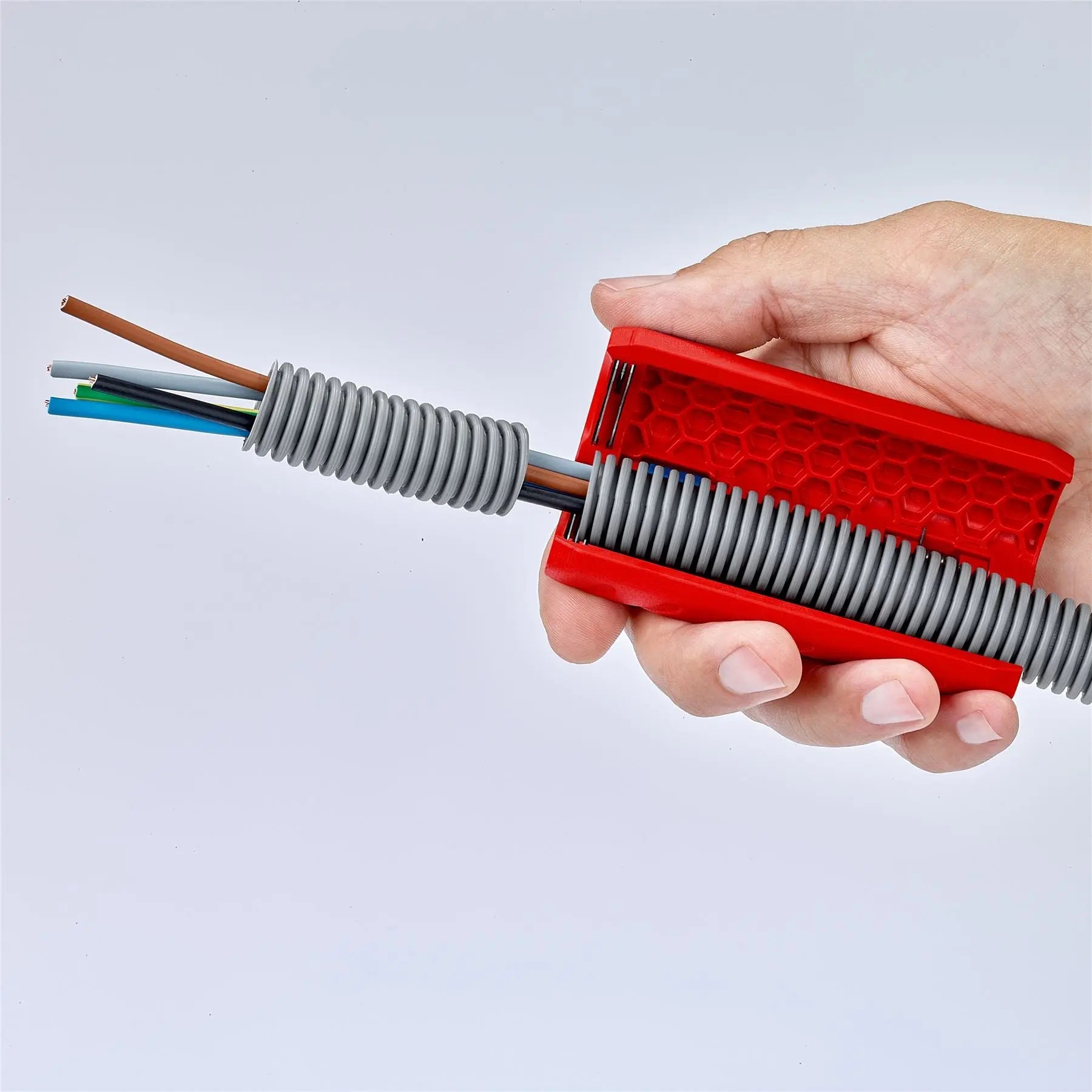 KNIPEX TwistCut Corrugated Pipe Cutter 13-32mm Diameter Capacity 100mm 90 22 01 SB White Rose Tools