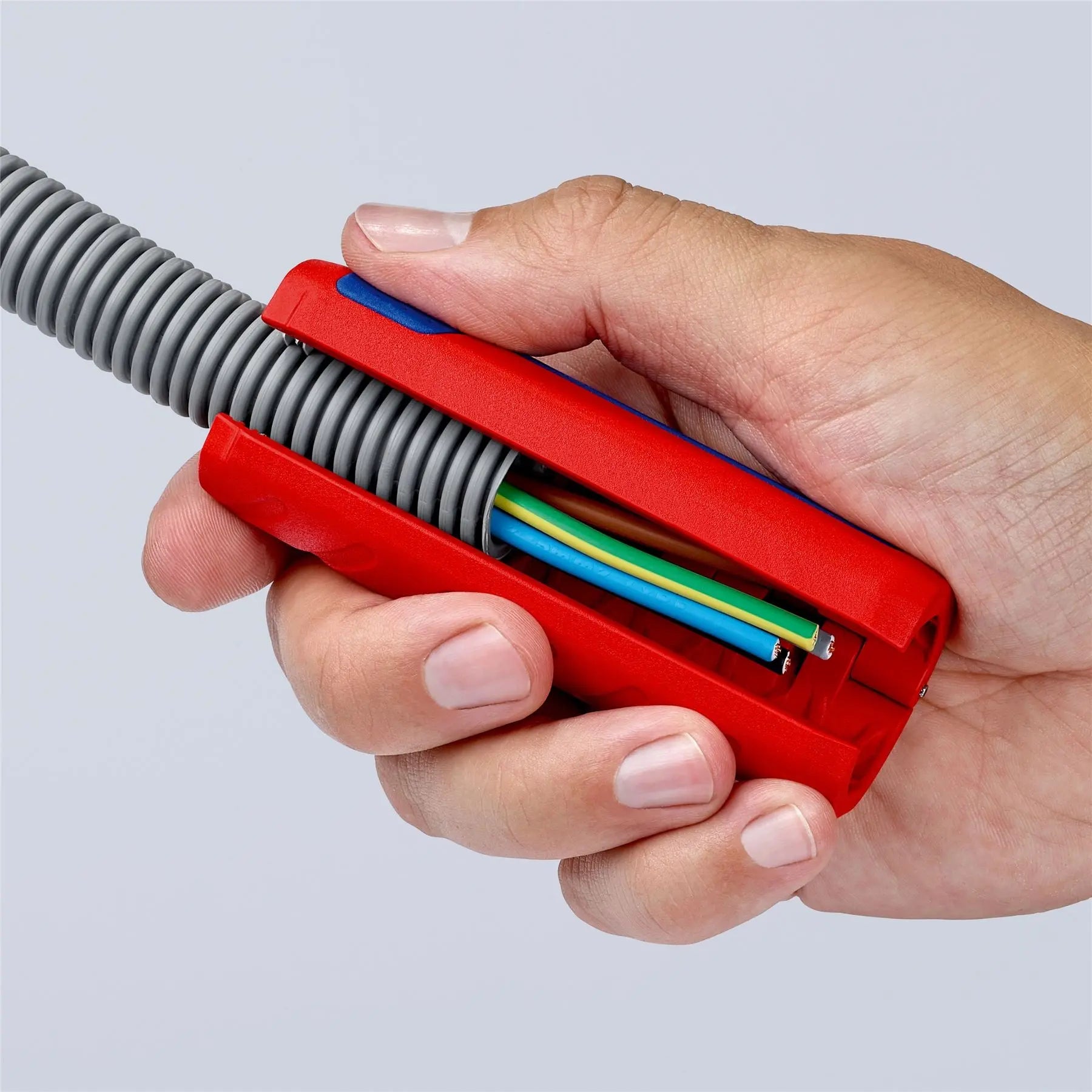 KNIPEX TwistCut Corrugated Pipe Cutter 13-32mm Diameter Capacity 100mm 90 22 01 SB White Rose Tools