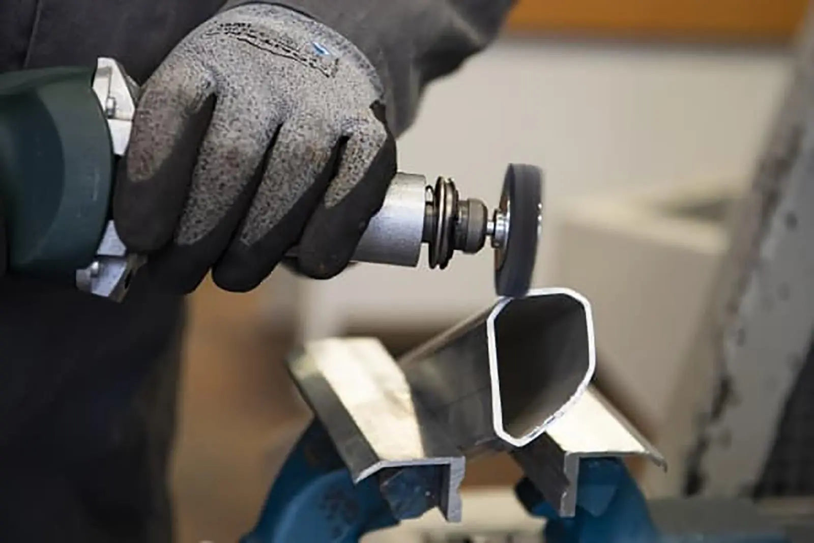 Klingspor Polyamide Bristle Wire Wheel Brush 50mm 70mm x 6mm Shaft 120 320 Grit BRS600P