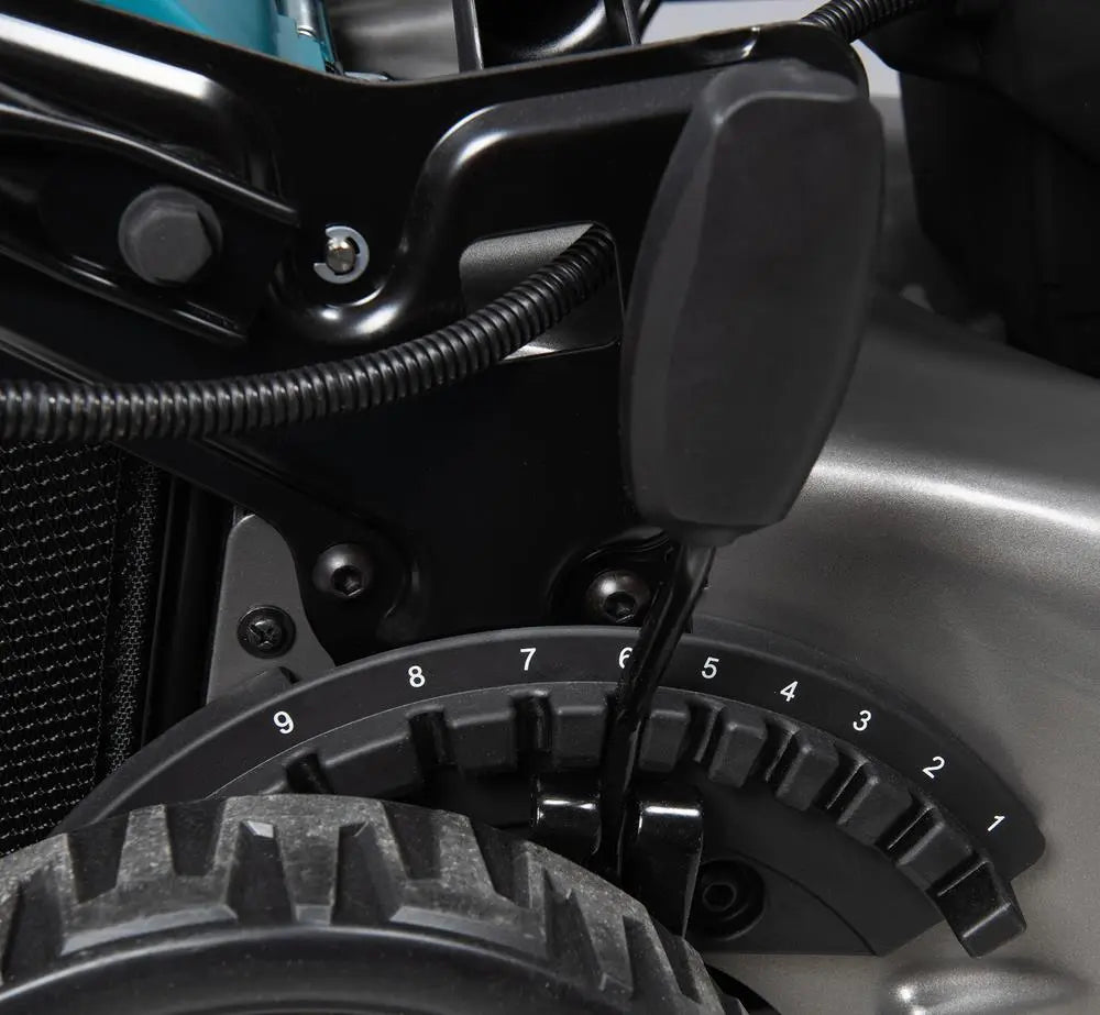 Makita 53cm Lawn Mower 40V Max XGT Li-ion Cordless Garden Grass Outdoor 2 x 5Ah Battery and Dual Fast Charger LM002GT204  White Rose Tools