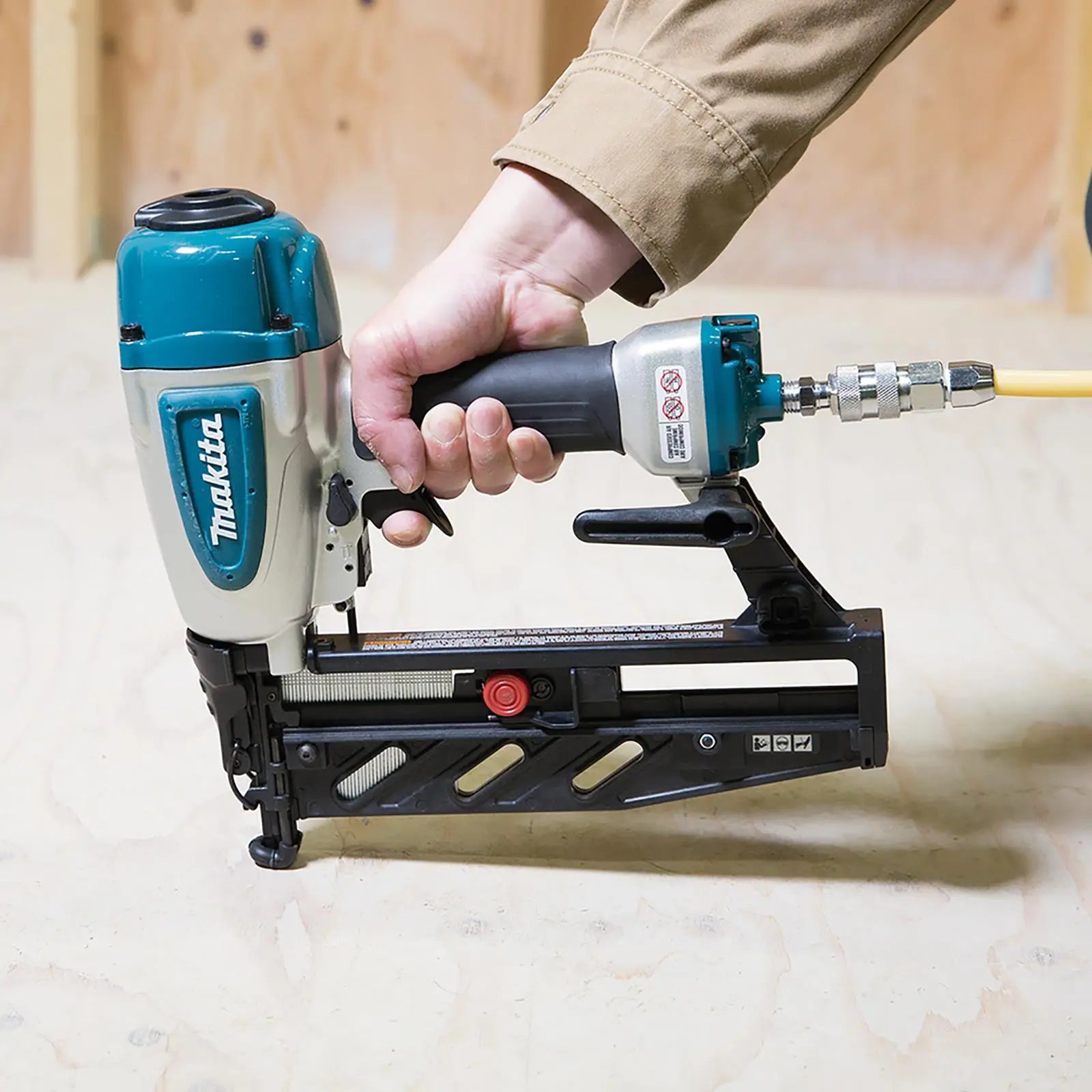 Makita Air Brad Nailer 25-64mm 16 Gauge Nails AF601 White Rose Tools