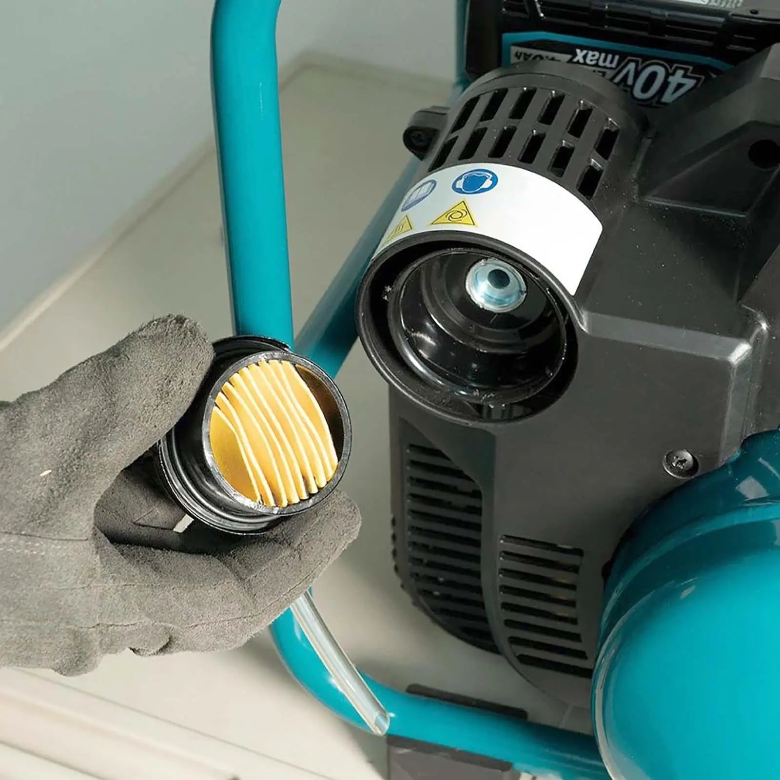 Makita Air Compressor XGT 40V Max Brushless Cordless 2 x 5Ah Batteries Rapid Charger AC001GT201 White Rose Tools