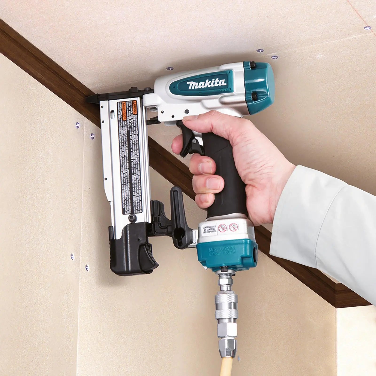 Makita Air Pin Brad Nailer 15-35mm 23 Gauge Nails AF353 White Rose Tools
