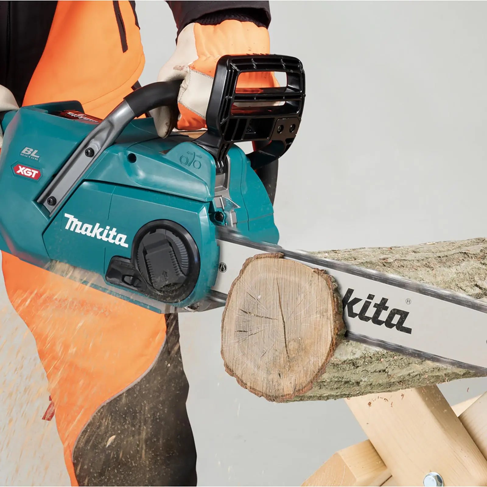 Makita Chainsaw Kit 40cm Heavy Duty 16" 40V XGT Brushless Cordless 2 x 5Ah Battery and Rapid Charger Garden Tree Cutting Pruning UC016GT201  White Rose Tools