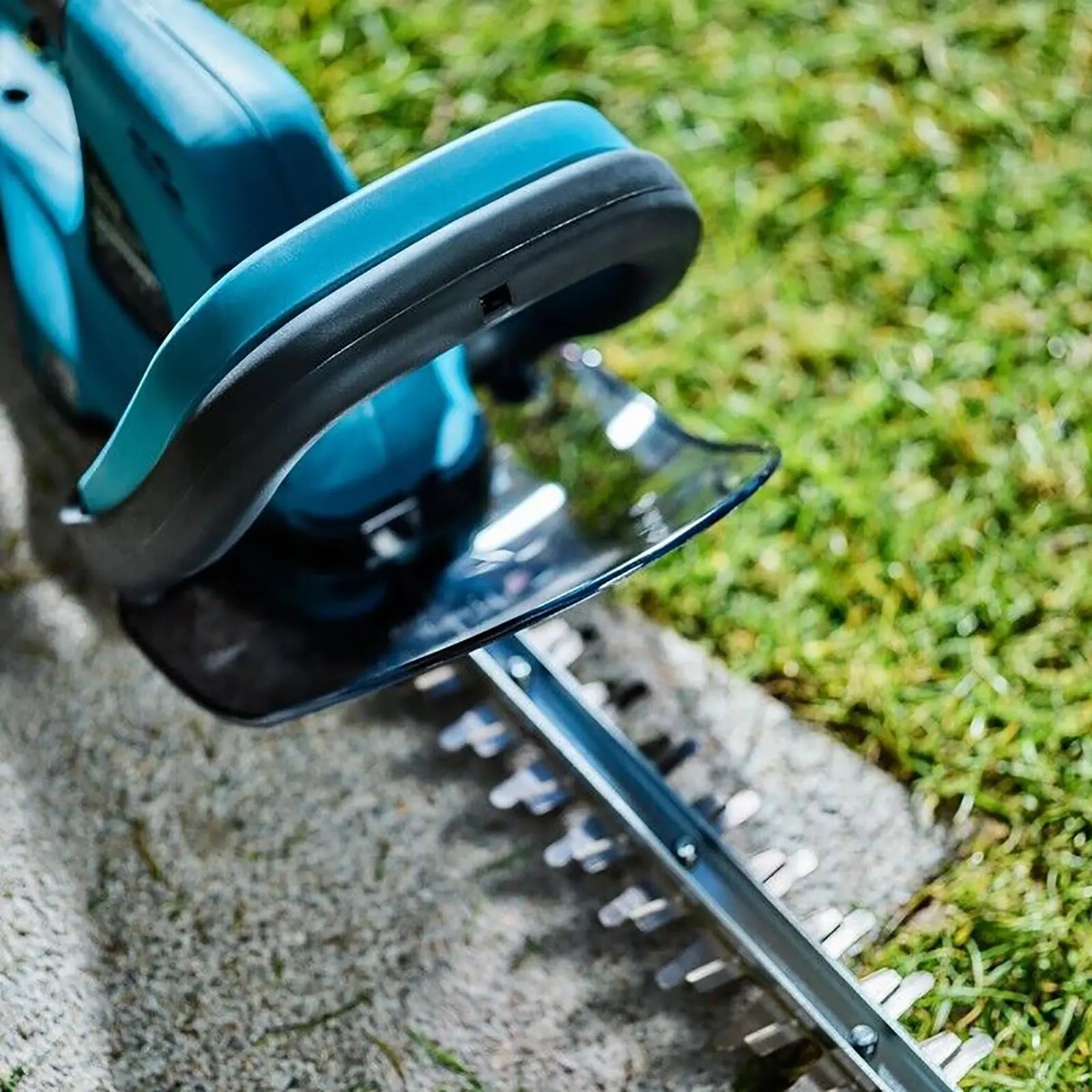 Makita Hedge Trimmer 52cm 18V LXT Li-ion Cordless Body Only DUH523Z  White Rose Tools