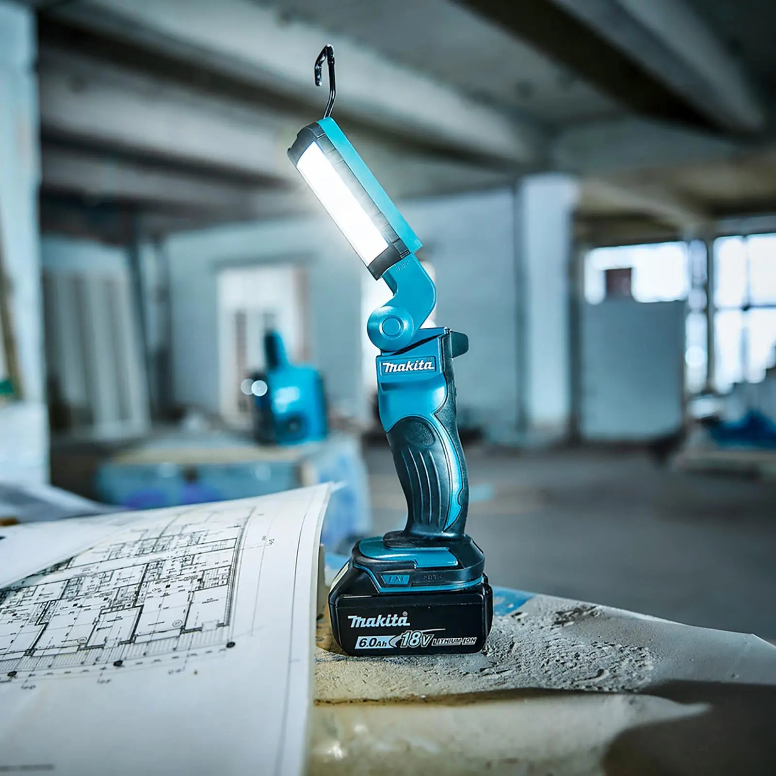 Makita LED Flashlight Torch 18V LXT Cordless 240 Lumens DML801 Body Only  White Rose Tools