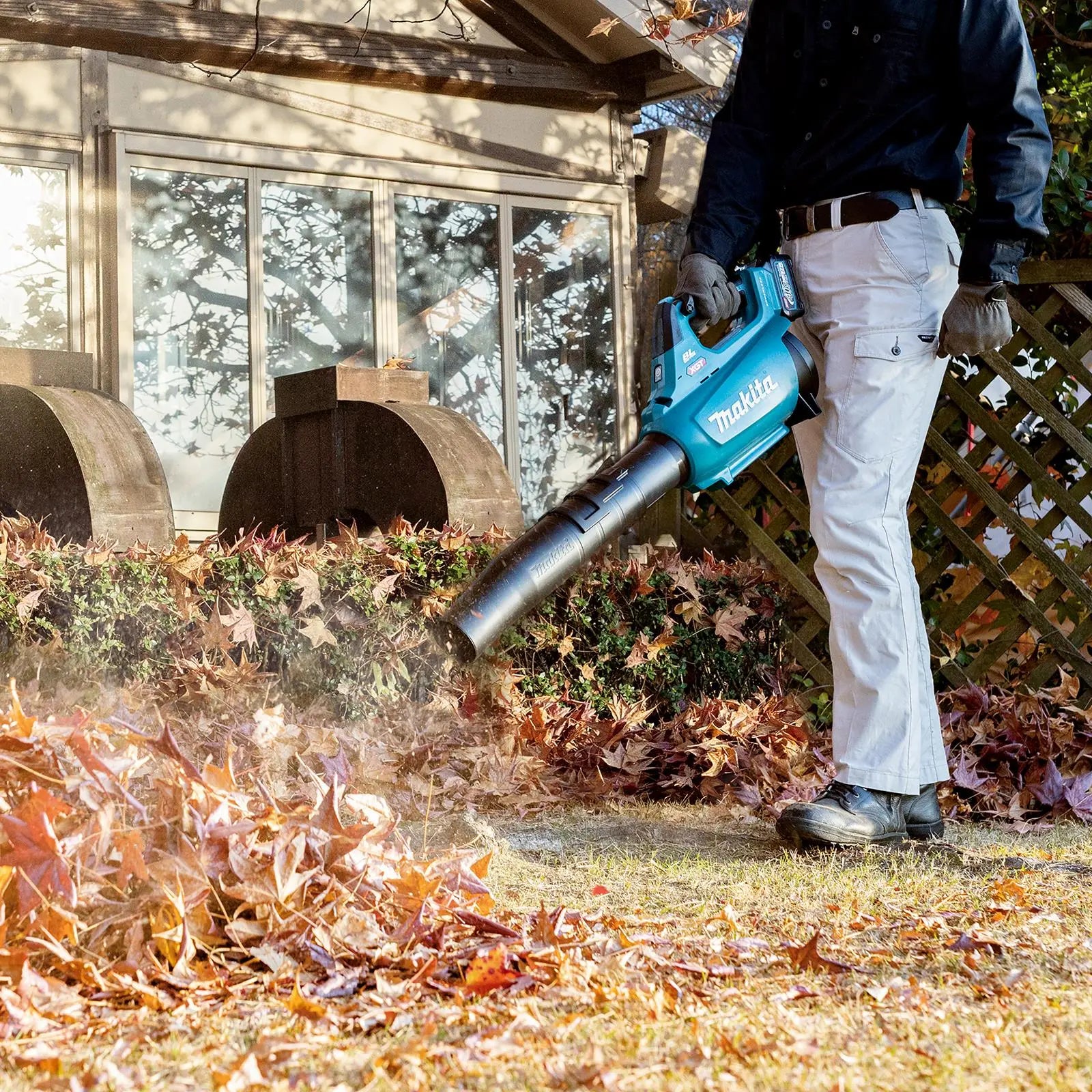 Makita Leaf Blower 40V XGT Brushless Cordless 17N Garden Grass Clippings Construction Bare Unit Body Only UB001GZ  White Rose Tools