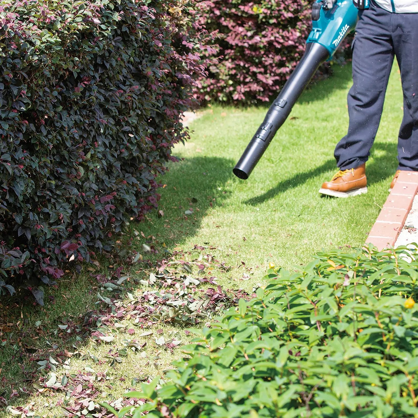 Makita Leaf Blower Kit 18V LXT 5Ah Battery and Charger Brushless Cordless 10.9N Garden Grass Clippings Construction DUB184RT  White Rose Tools