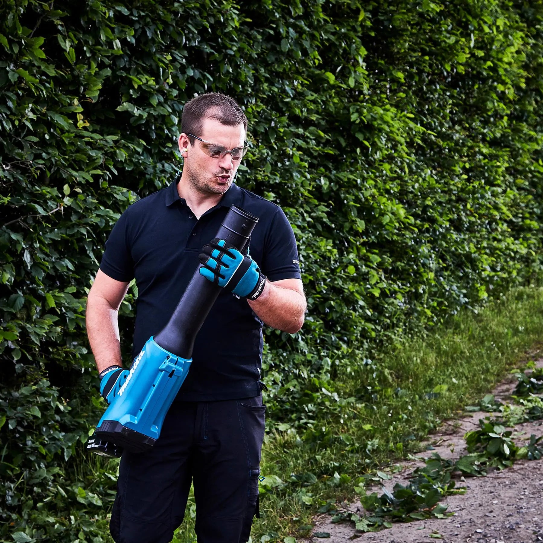 Makita Leaf Blower Kit 18V LXT 5Ah Battery and Charger Brushless Cordless 10.9N Garden Grass Clippings Construction DUB184RT  White Rose Tools