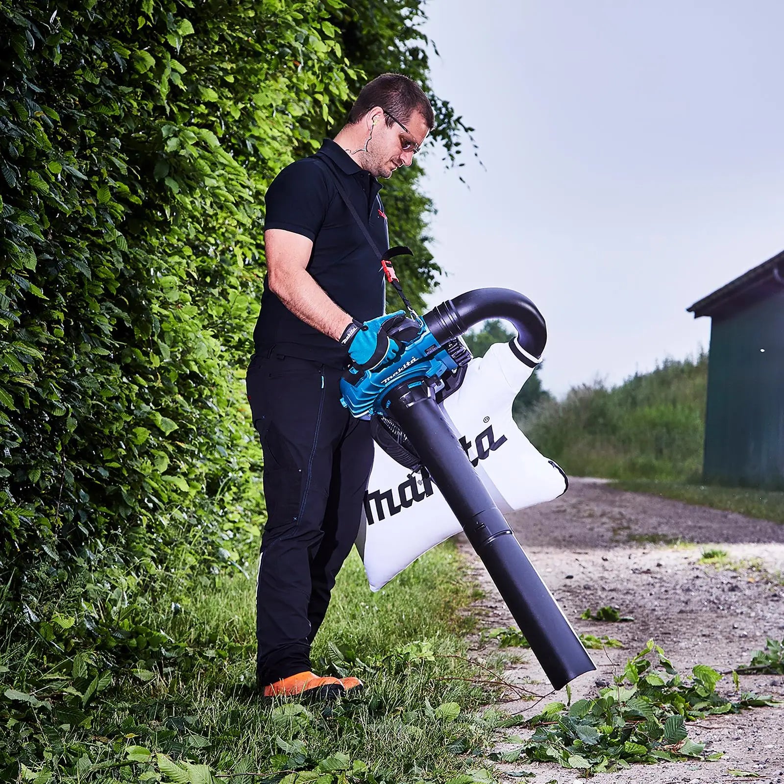 Makita Leaf Blower Vacuum Kit 18V x 2 LXT Brushless Cordless 2 x 6Ah Battery and Dual Rapid Charger 14.4N Garden Grass Clippings Construction DUB363PG2V  White Rose Tools