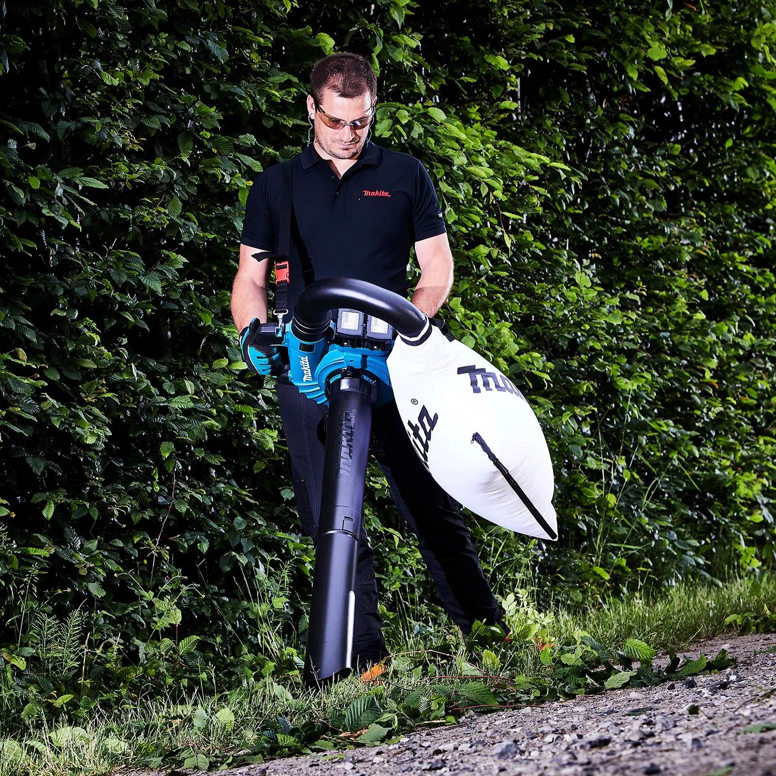 Makita Leaf Blower Vacuum Kit 18V x 2 LXT Brushless Cordless 2 x 6Ah Battery and Dual Rapid Charger 14.4N Garden Grass Clippings Construction DUB363PG2V  White Rose Tools