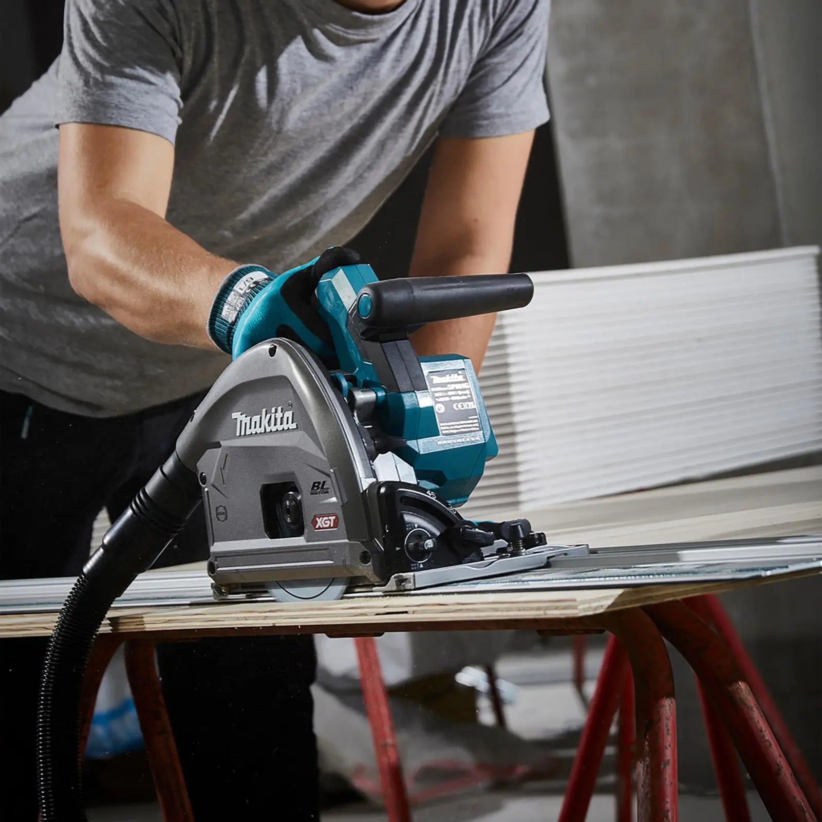 Makita Plunge Cut Circular Saw 165mm 40V Max XGT in MakPac Type 4 Case Body Only SP001GZ03 White Rose Tools