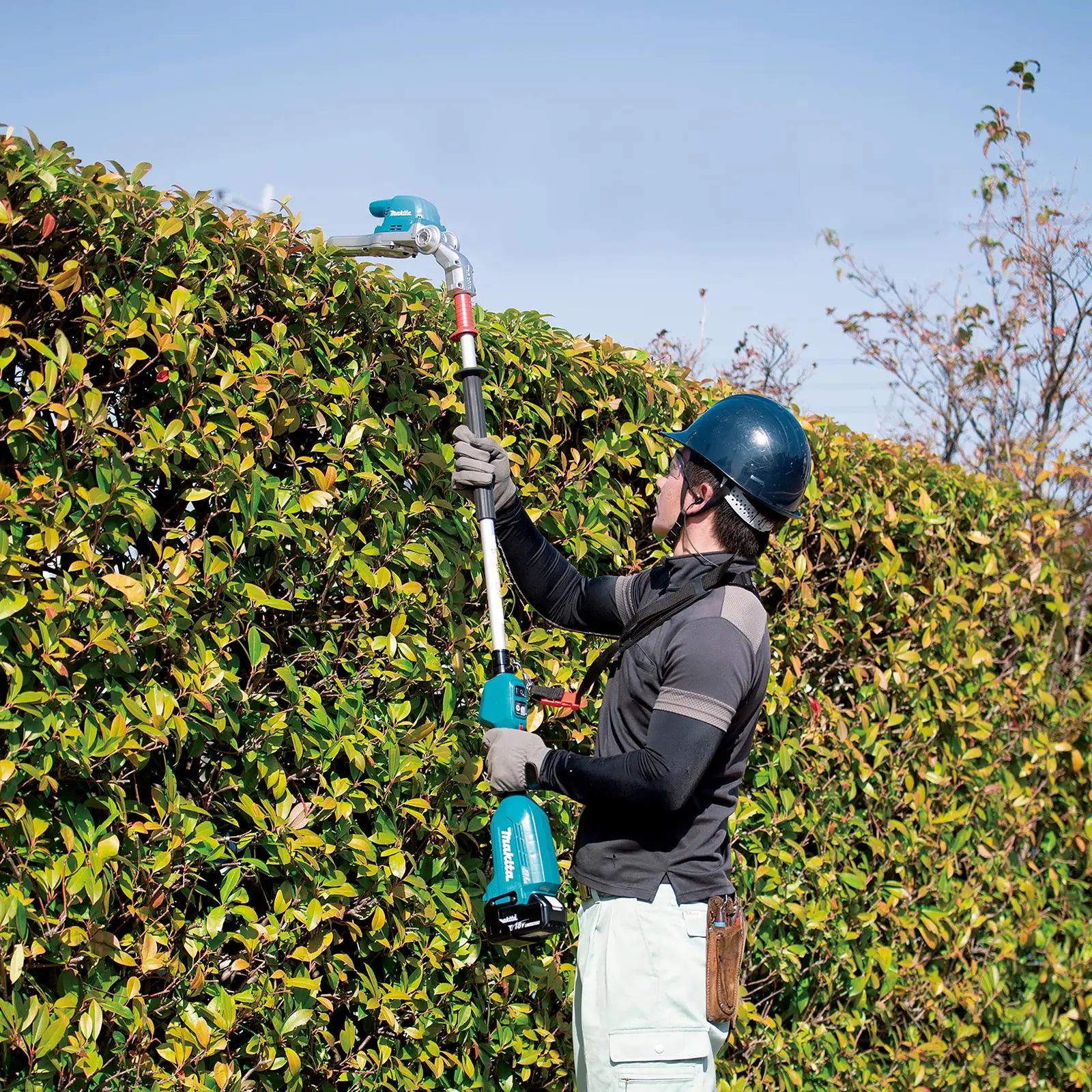 Makita Pole Hedge Trimmer Kit 50cm 18V LXT Li-ion Brushless Cordless 2 x 5Ah Battery and Charger Garden Bush Cutter Cutting DUN500WRTE  White Rose Tools