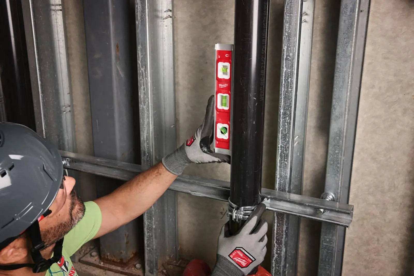 Milwaukee 25cm Base Torpedo Spirit Level Magnetic Hi-Vis Vials Slim Aluminium Frame Measuring White Rose Tools