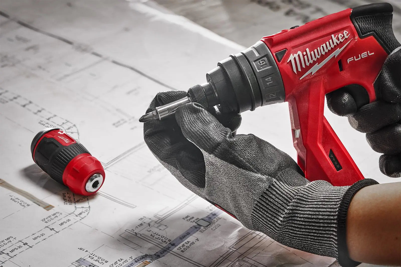 Milwaukee Compact Multi Bit Screwdriver Set 8 in 1 Stubby Pozi Phillips Torx Slotted White Rose Tools