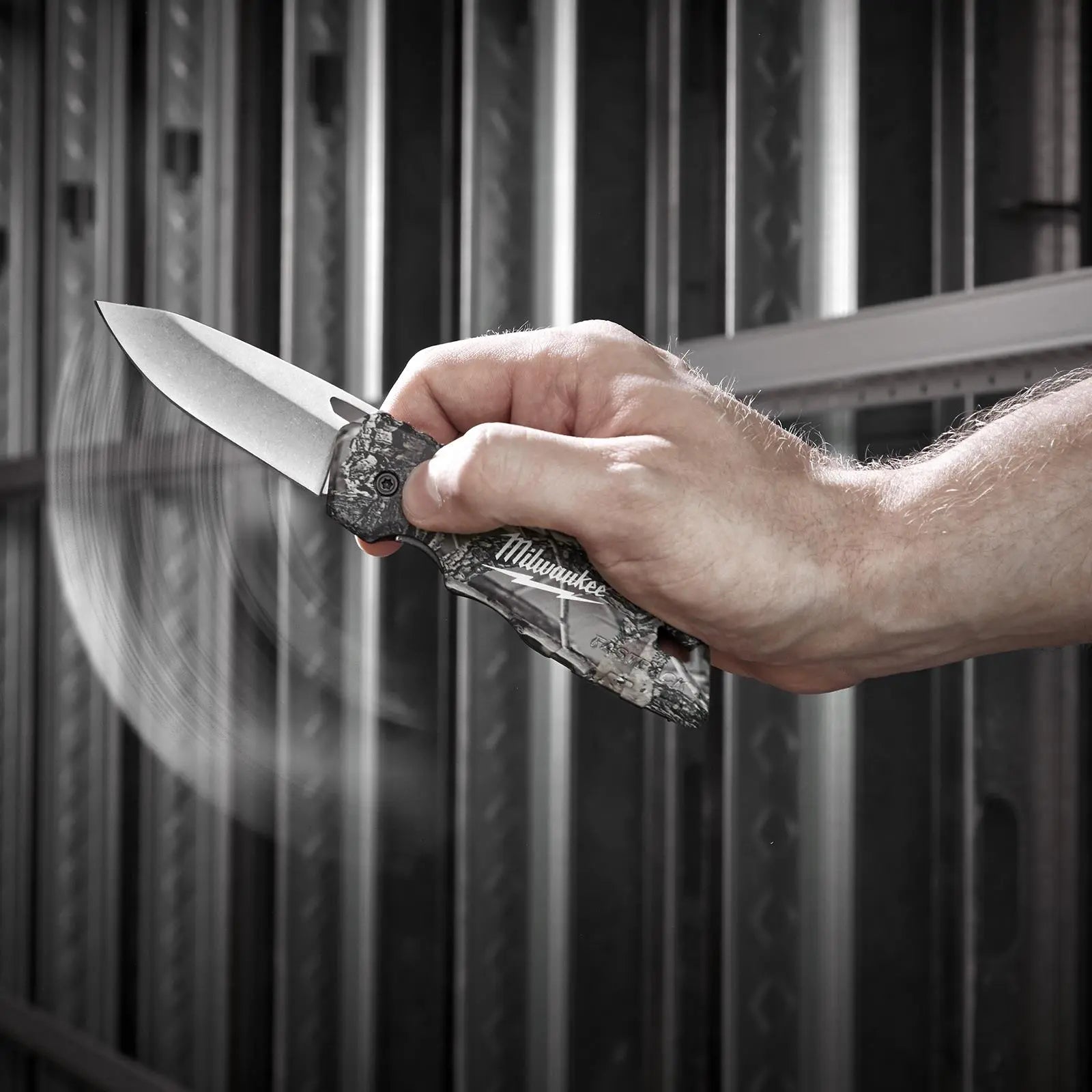 Milwaukee FASTBACK Folding Knife Camo  White Rose Tools