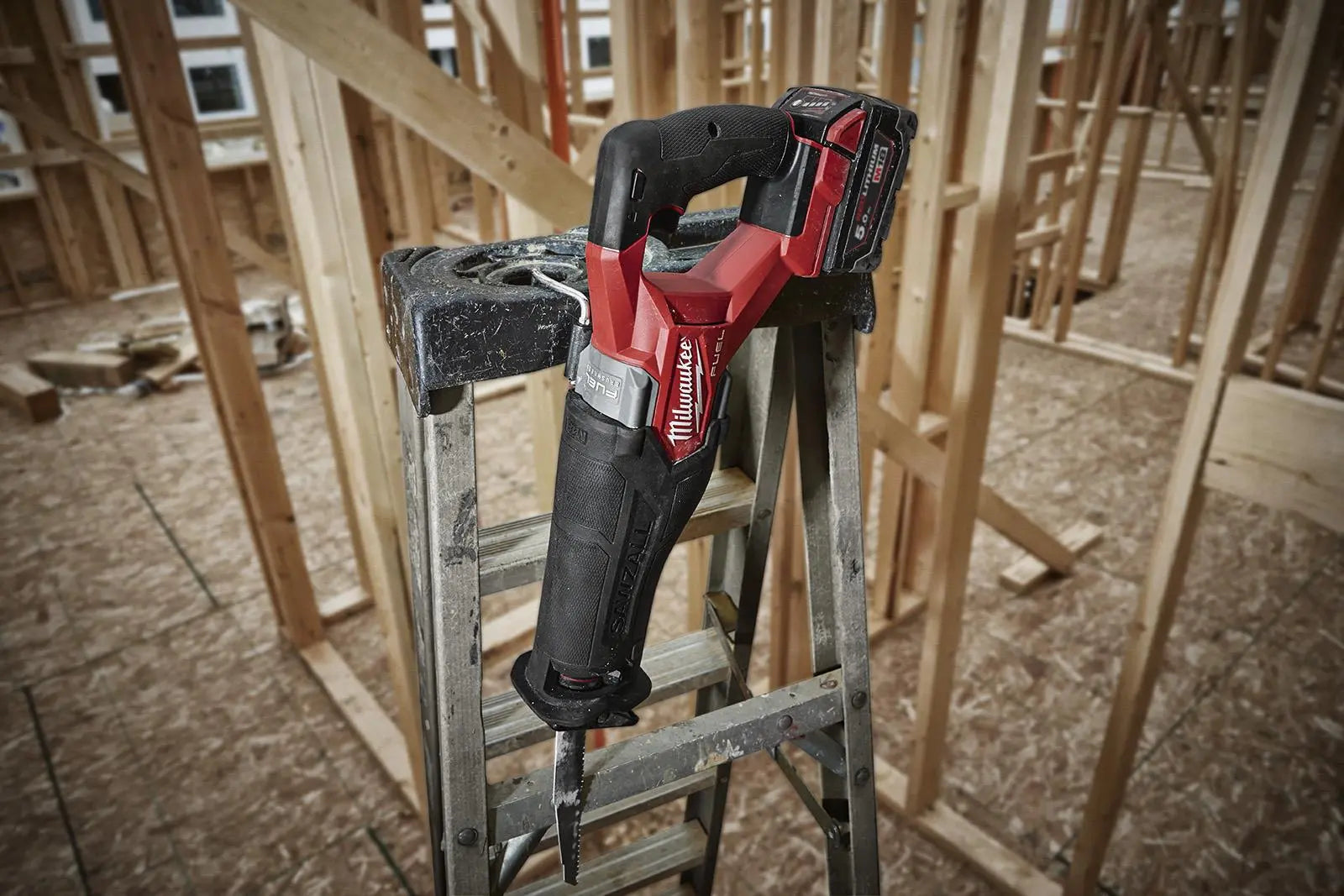 Milwaukee M18 Fuel 18V SAWZALL Cordless Reciprocating Saw 5.0Ah Battery Charger HD Box M18FSZ-501X White Rose Tools