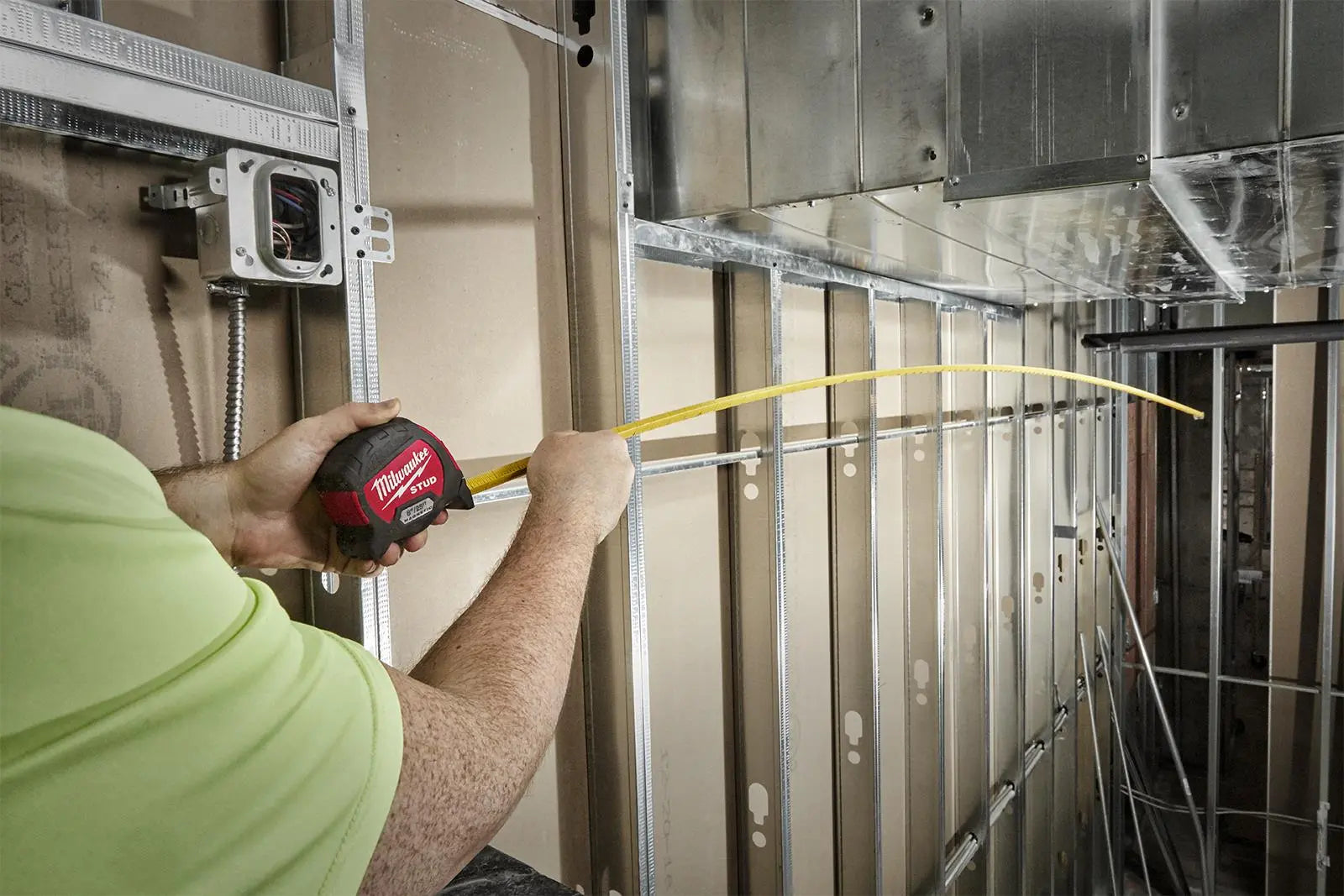 Milwaukee Magnetic Tape Measure 8m 26ft STUD Gen 2 Metric Imperial 33mm Blade Width