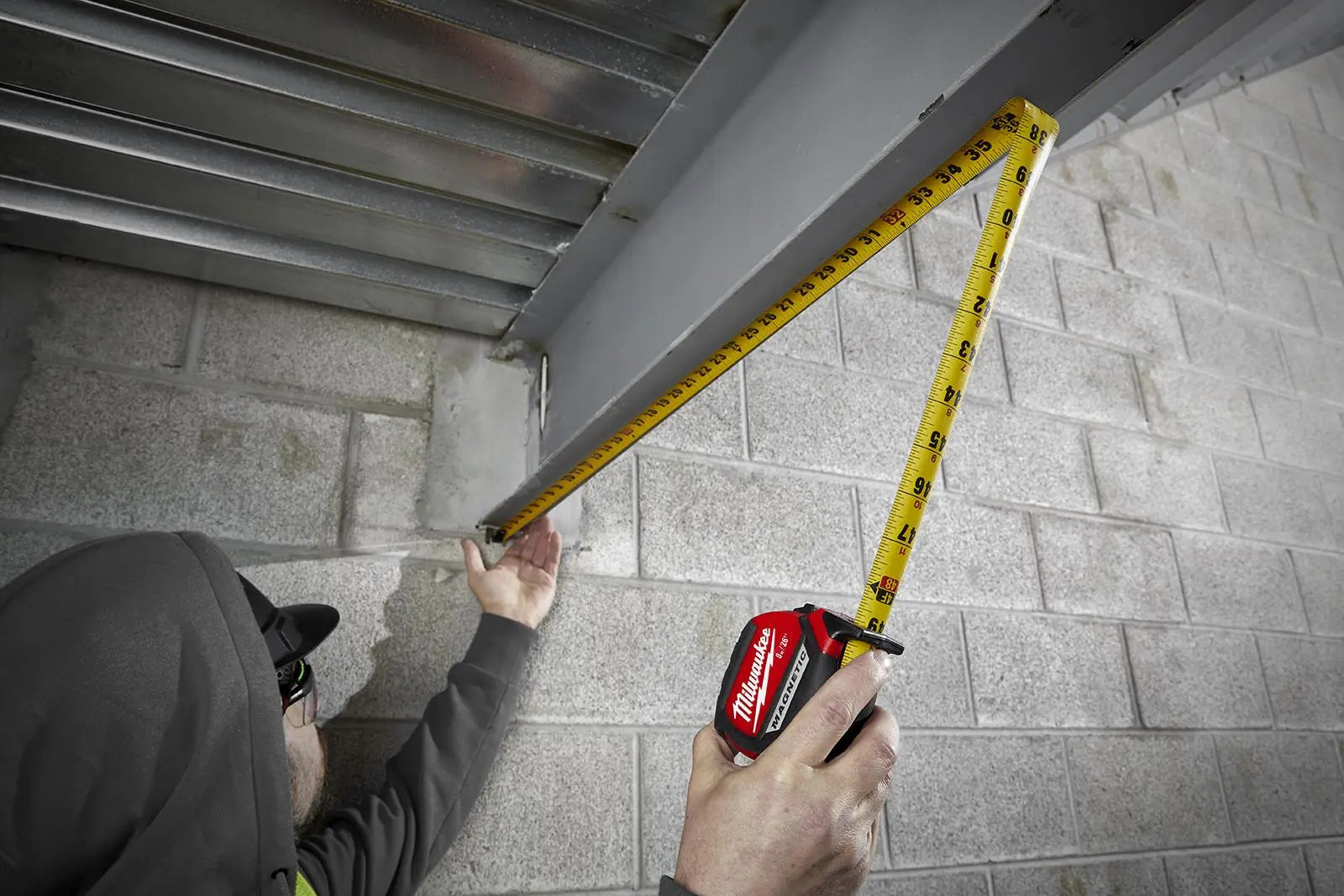 Milwaukee Magnetic Tape Measure Gen III 8m 26ft Metric Imperial 27mm Blade Width