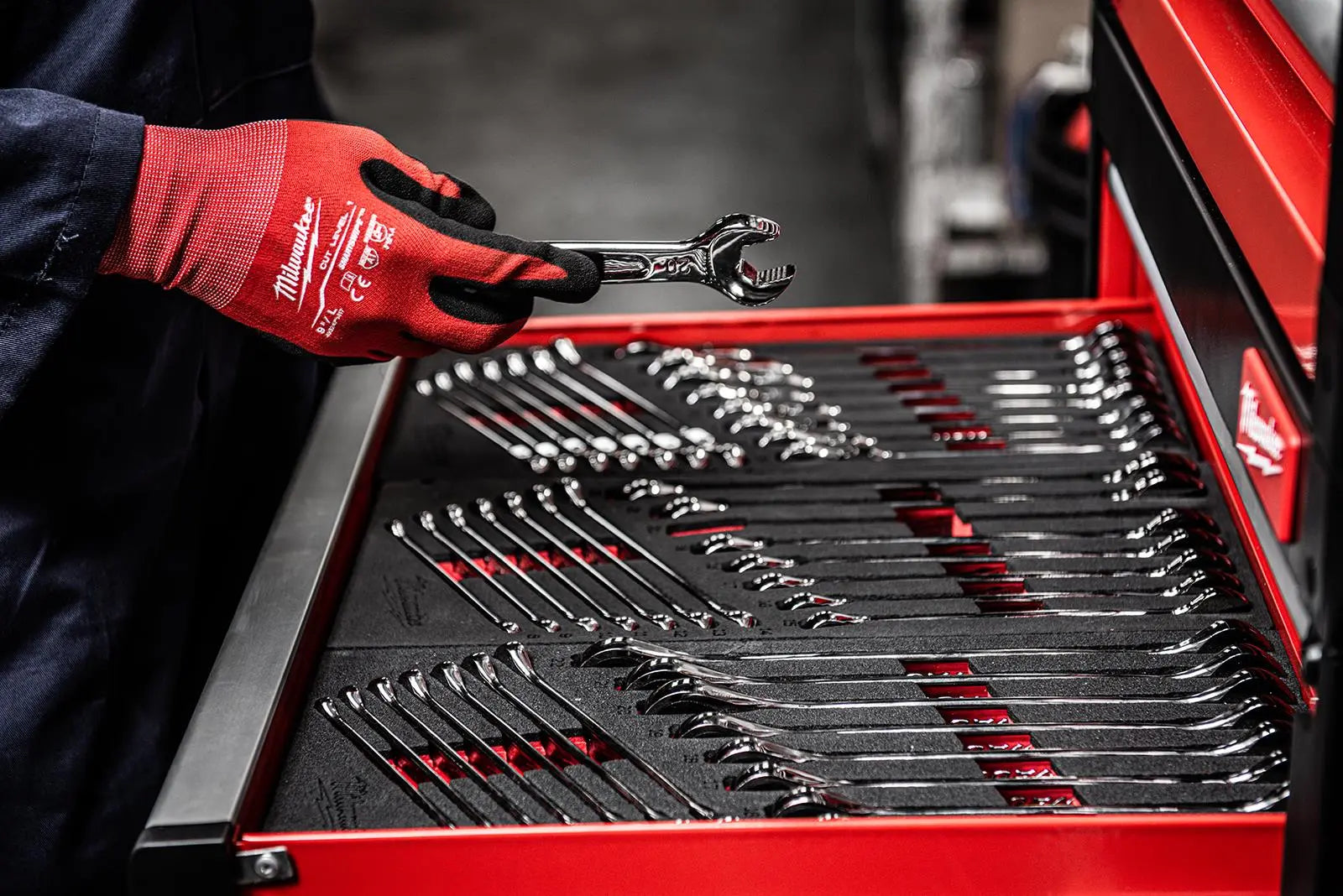 Milwaukee Ratchet Combination Spanner Set Fixed Head MAX BITE 15 Piece in Foam Insert