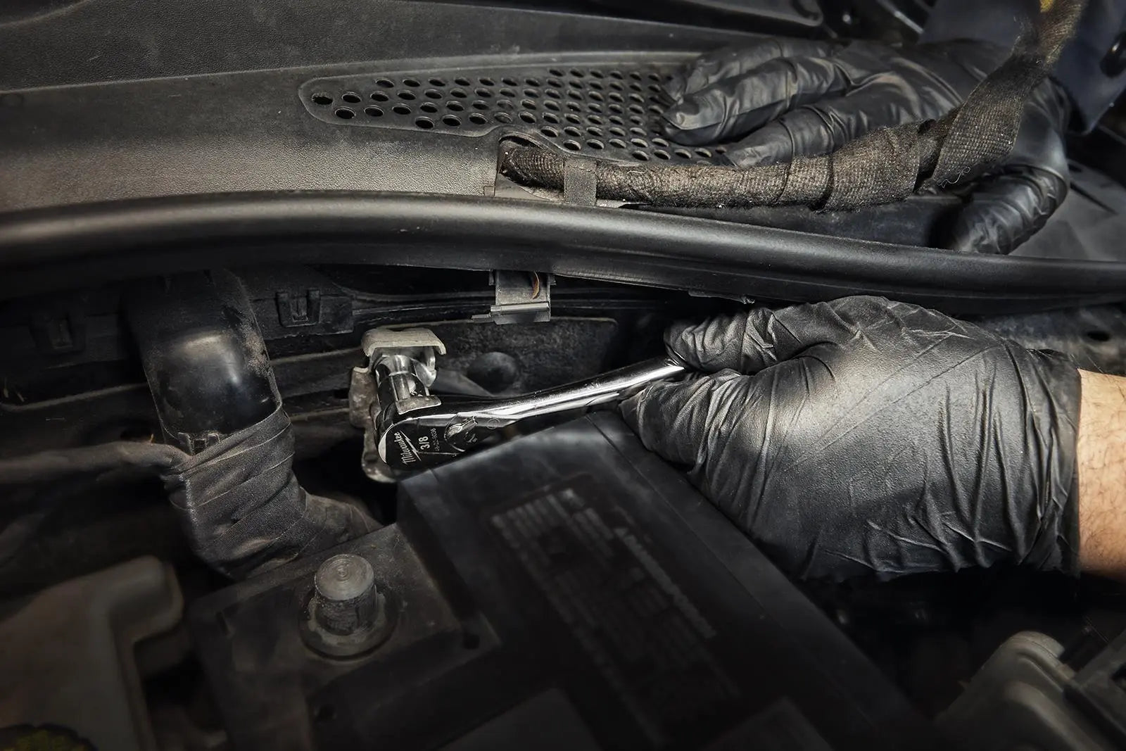 Milwaukee Ratchet Handle Socket Wrench Compact 3/8" Drive 127mm 5 inch 90 Tooth White Rose Tools