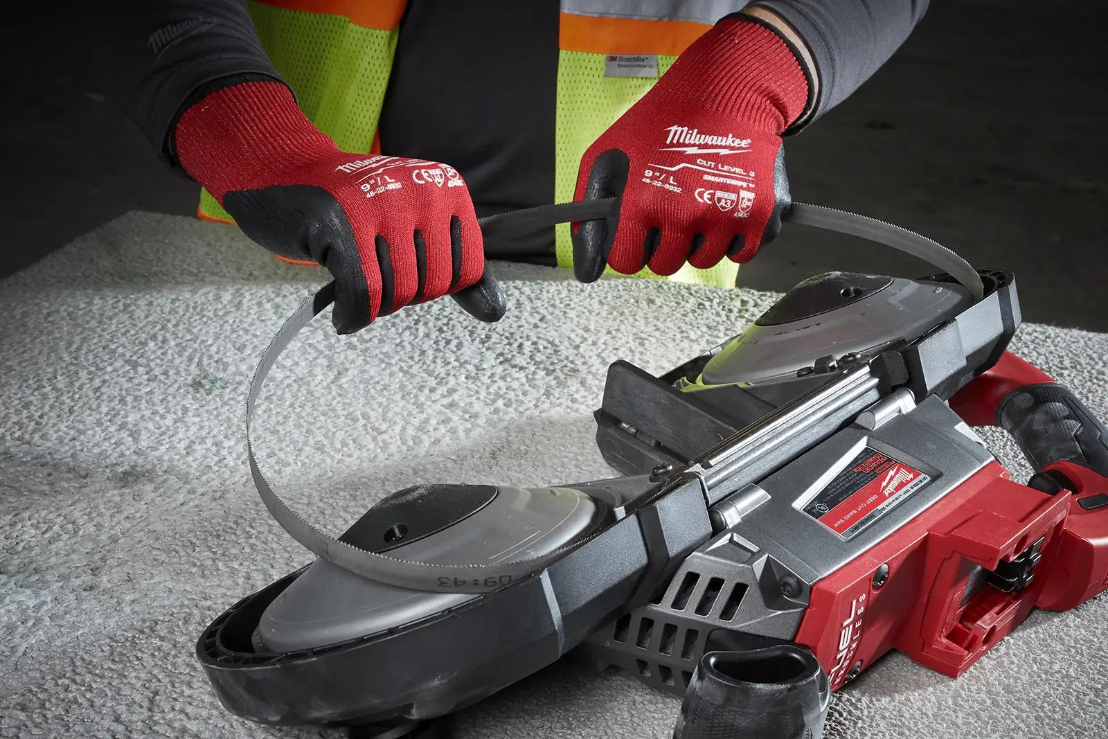 Milwaukee Safety Gloves Cut Level 3/C Dipped Glove Size 9 / L Large