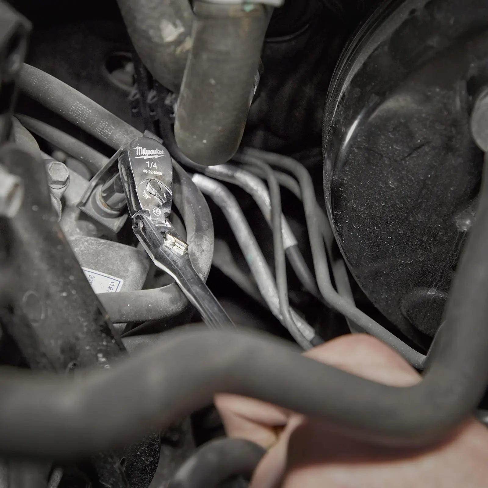 Milwaukee Socket Ratchet Wrench Long Flexible Head 1/4" Drive 90 Tooth Slim Profile Head White Rose Tools