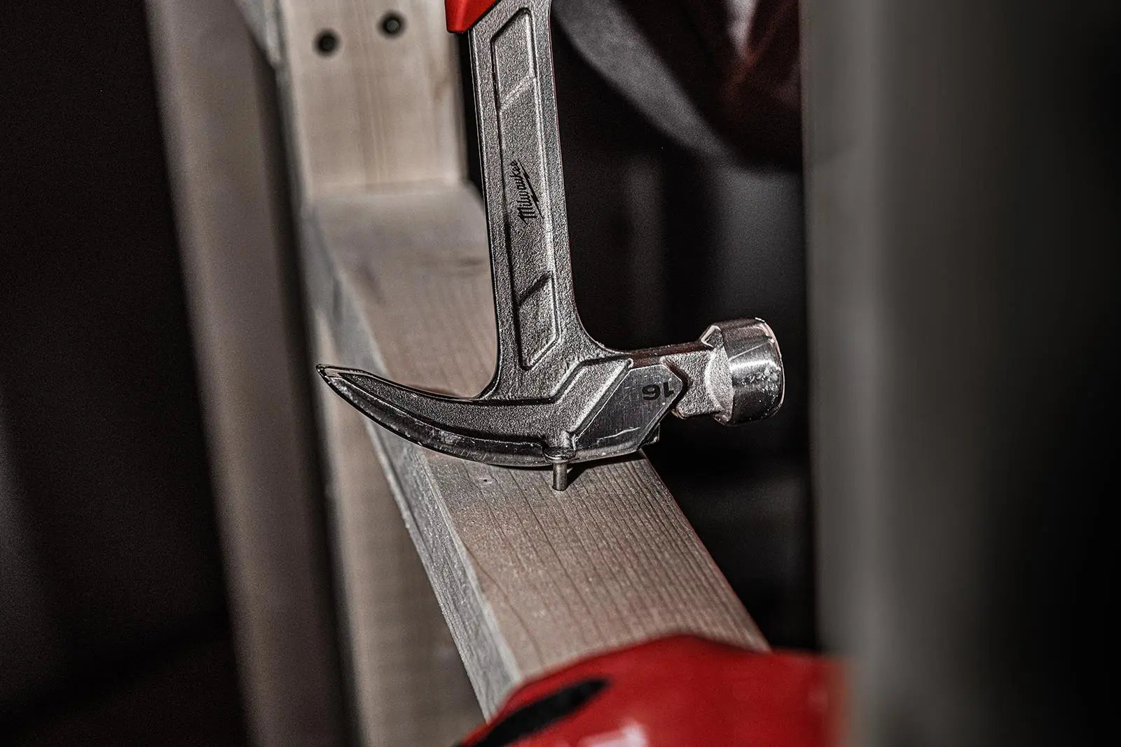 Milwaukee Steel Rip Claw Hammer 16oz Magnetic Nail Starter