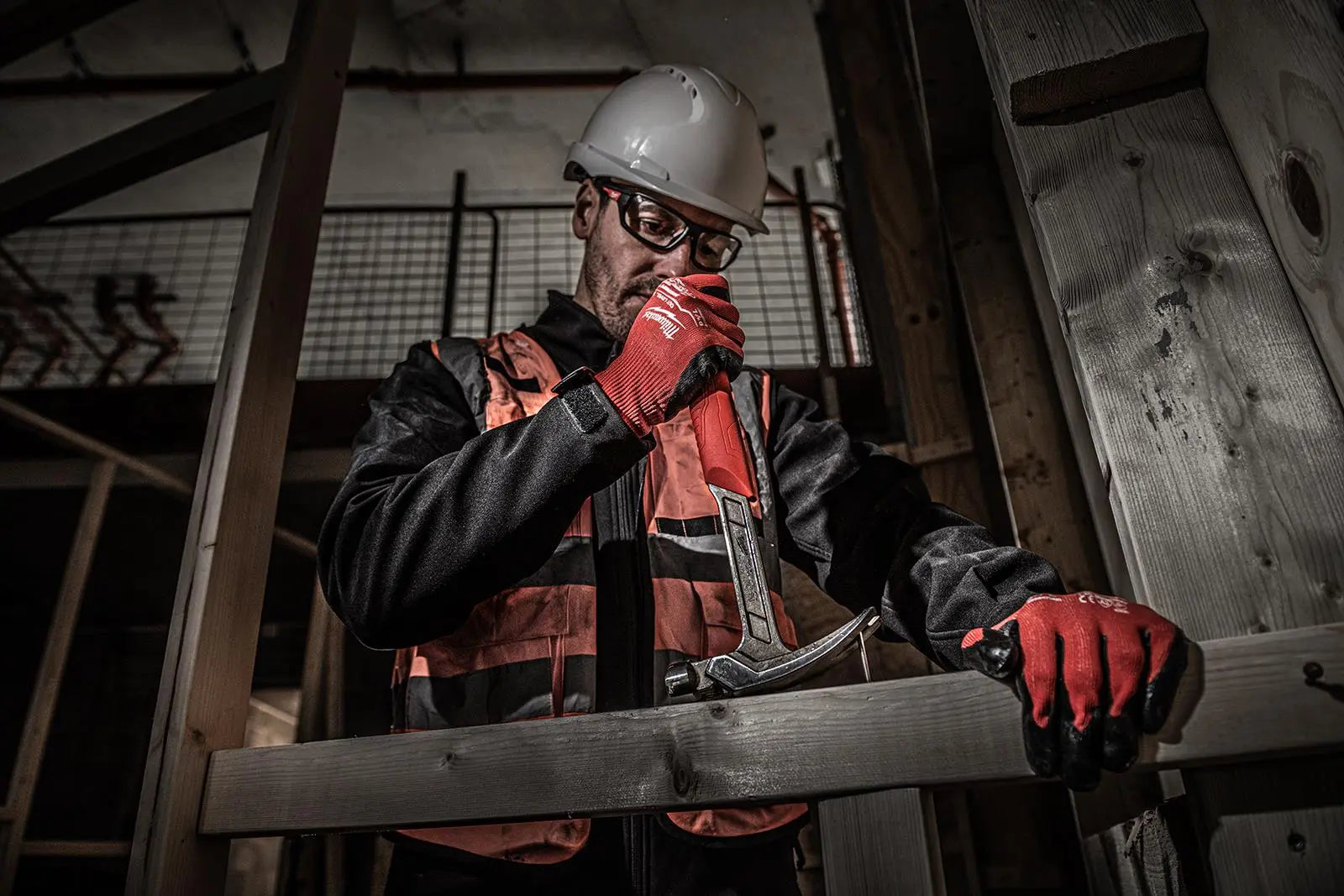 Milwaukee Steel Rip Claw Hammer 16oz Magnetic Nail Starter