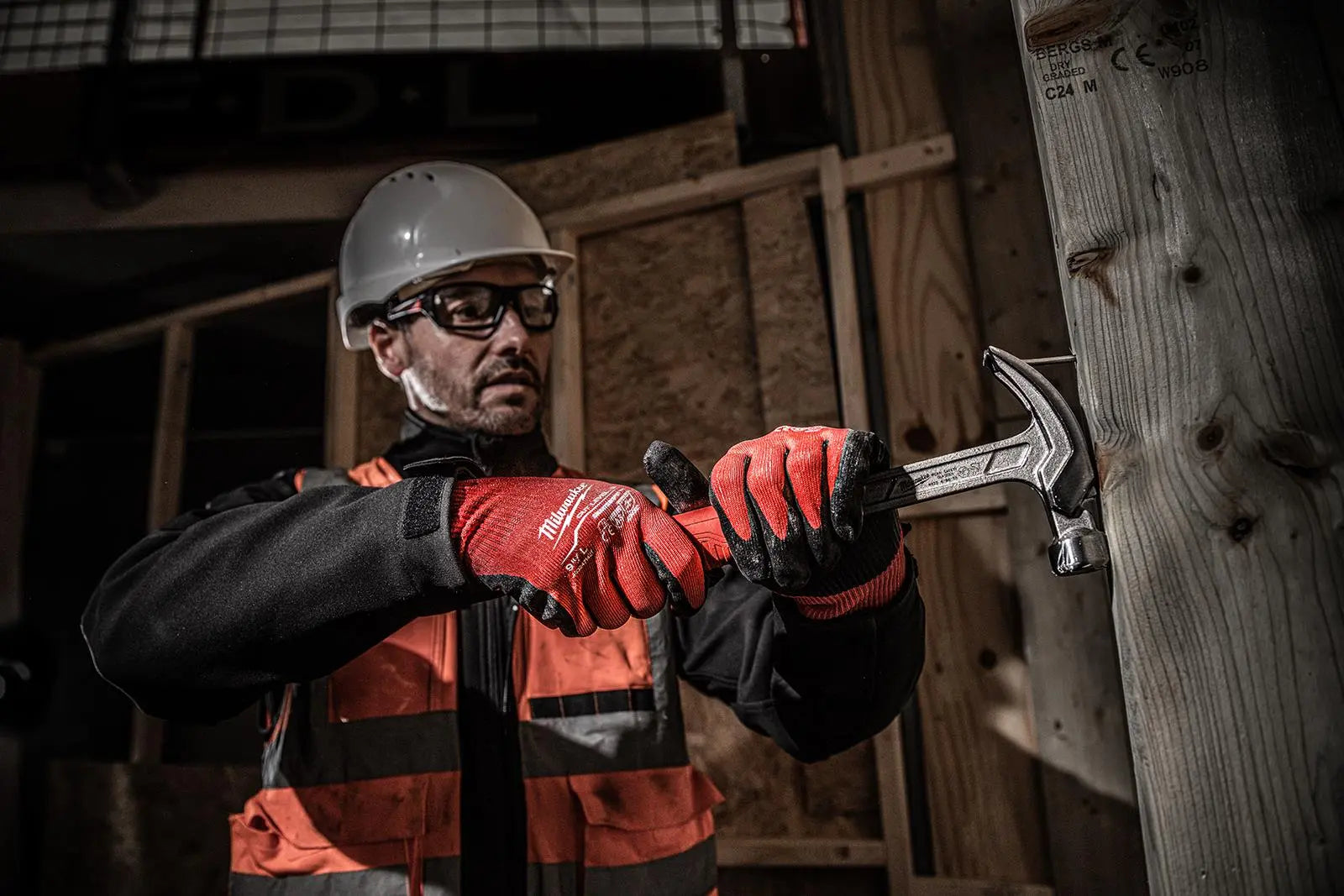 Milwaukee Steel Rip Claw Hammer 16oz Magnetic Nail Starter