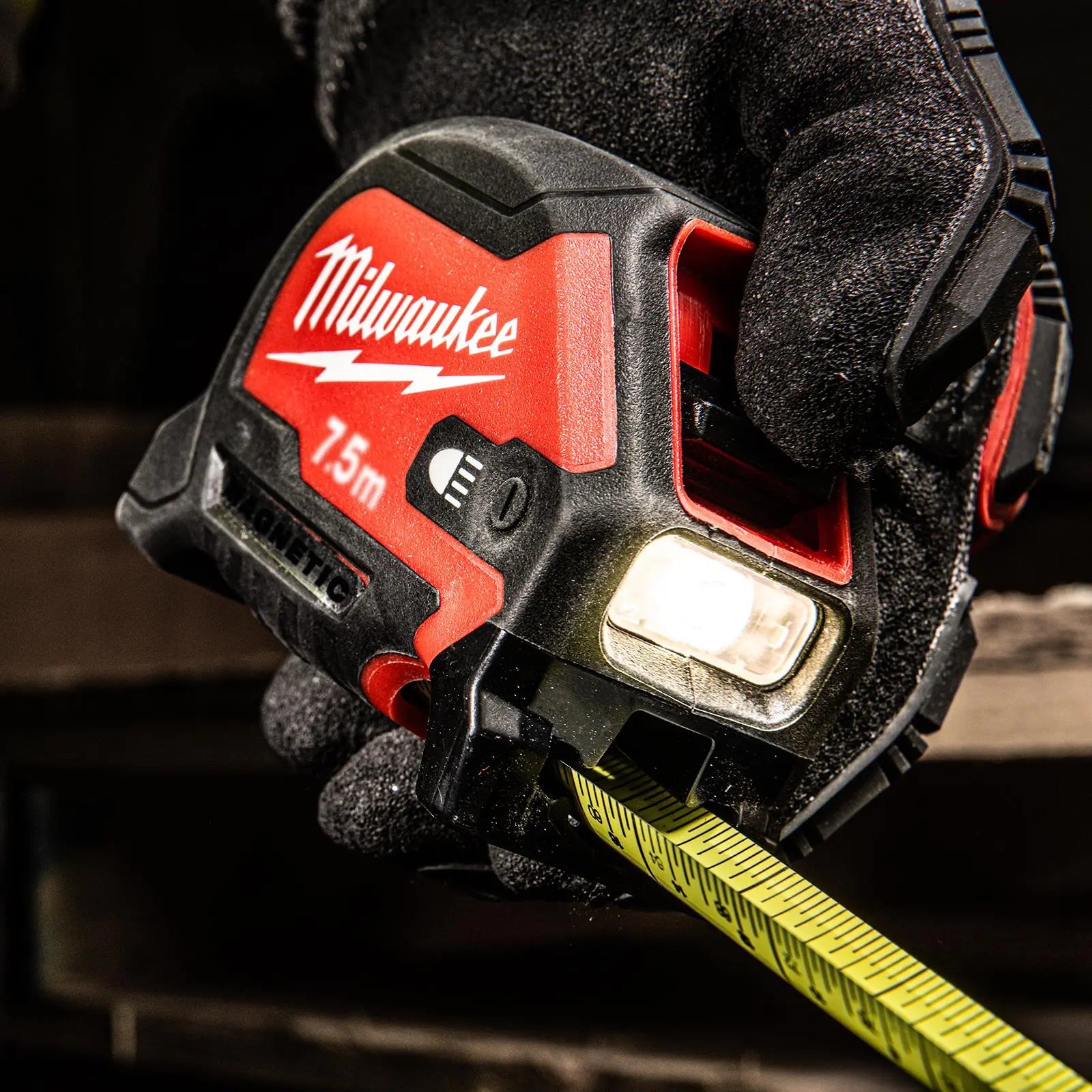 Milwaukee Tape Measure Magnetic 7.5m with LED Light 30mm Wide Blade 100 Lumens White Rose Tools