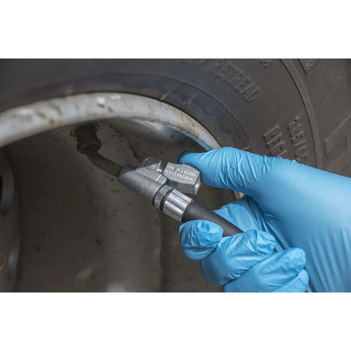 PCL Professional Tyre Inflator with 2.5m Hose & Clip-On Connector