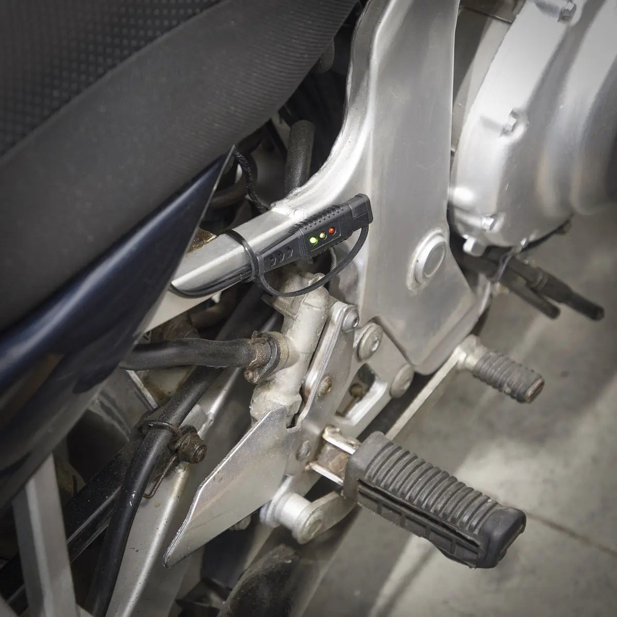 Sealey 12V Ring Terminal Battery Indicator Cable White Rose Tools